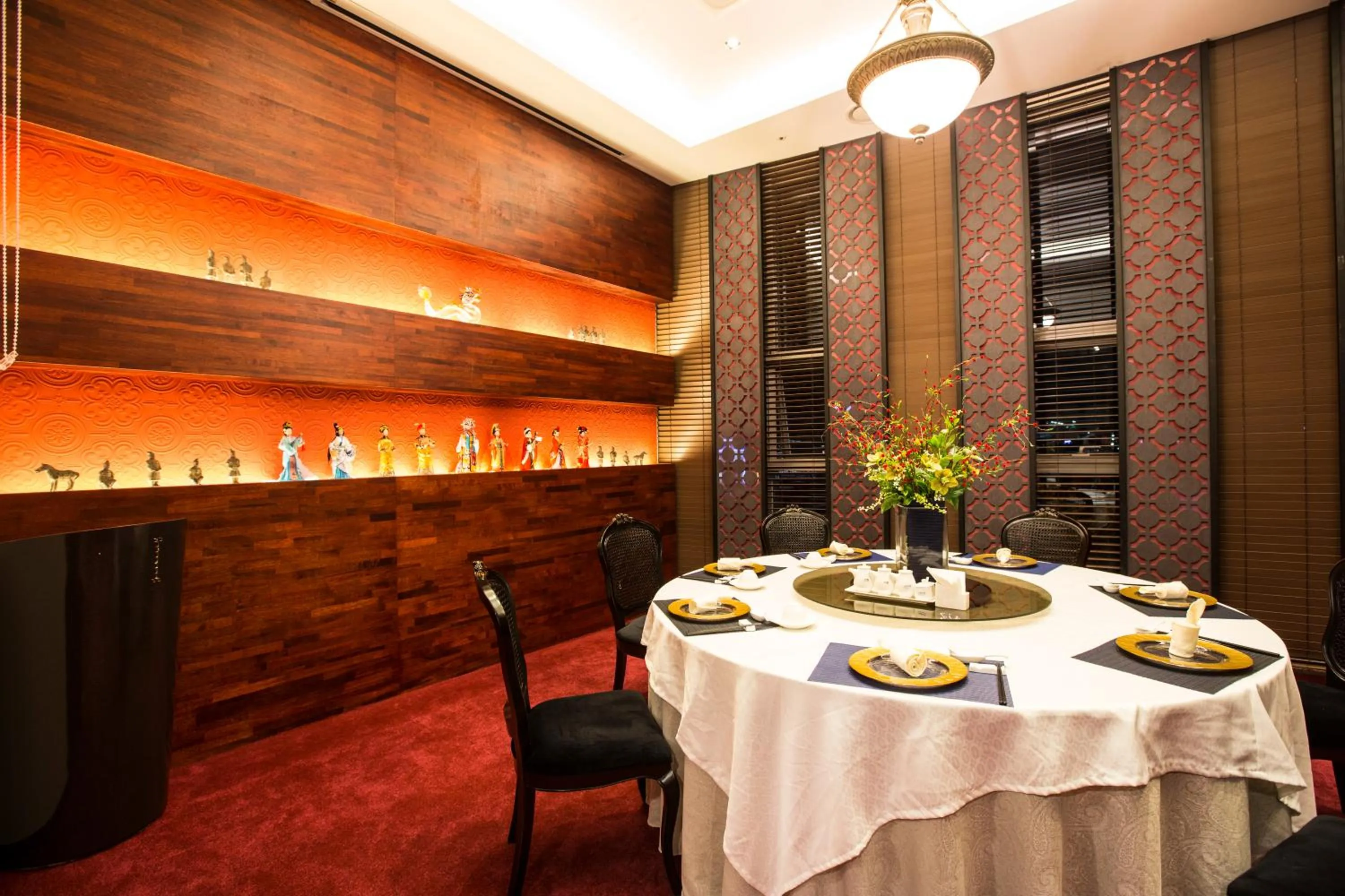 Restaurant/places to eat in I Square Hotel