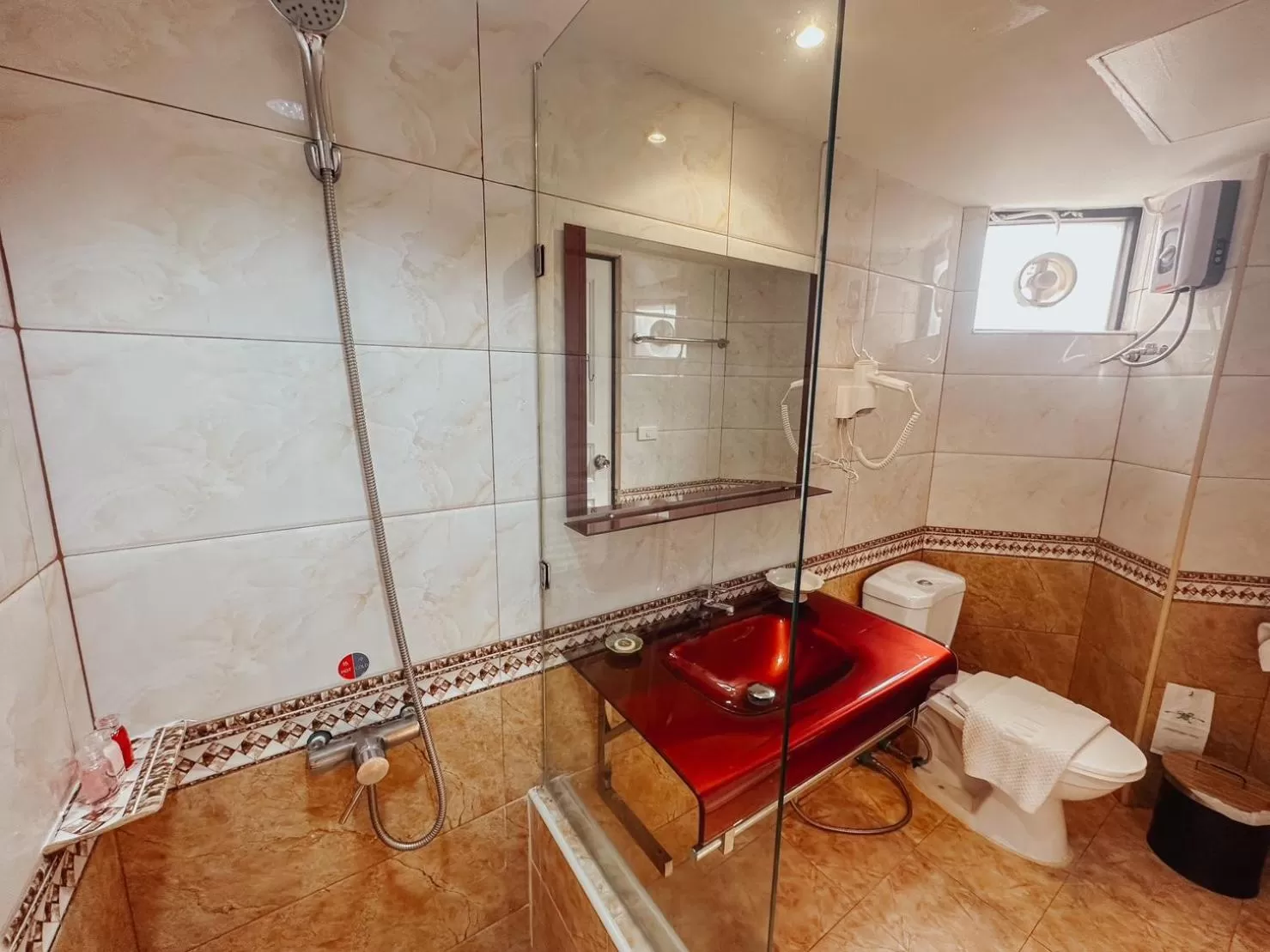 Shower in Hotel De Khuvieng