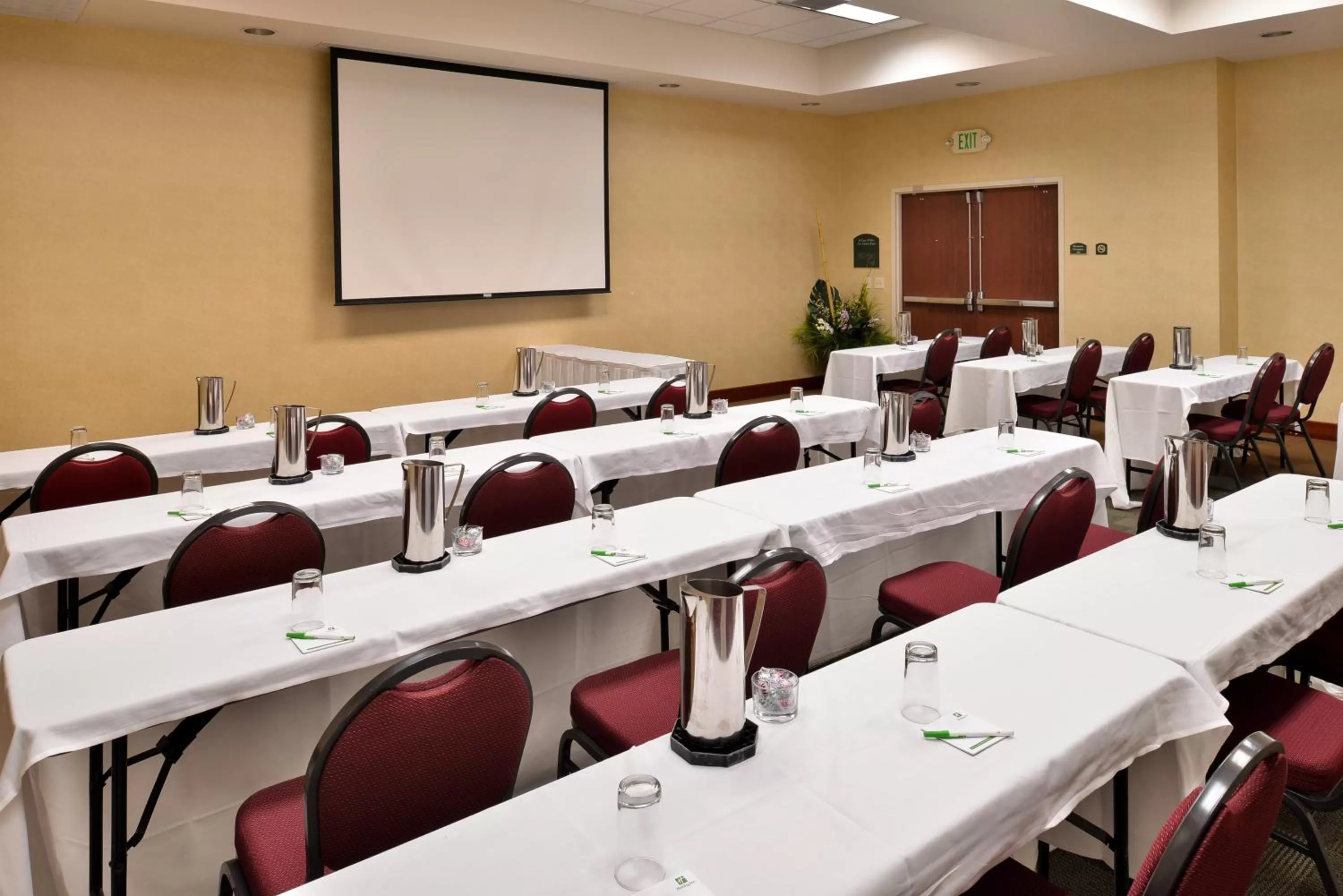 Meeting/conference room in Holiday Inn Madison at The American Center by IHG
