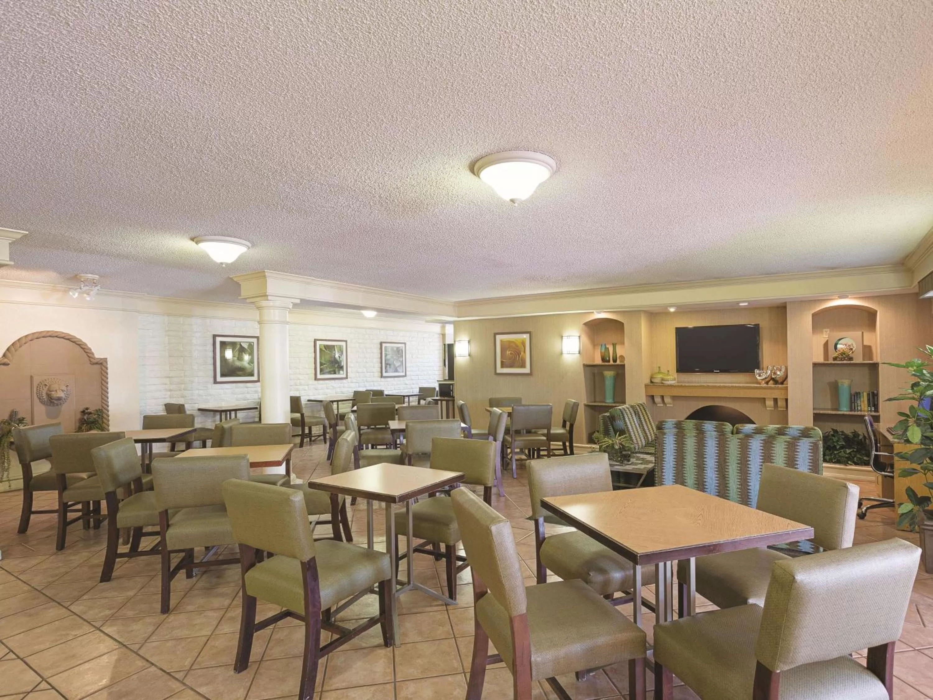 Lobby or reception in La Quinta Inn by Wyndham San Diego Chula Vista