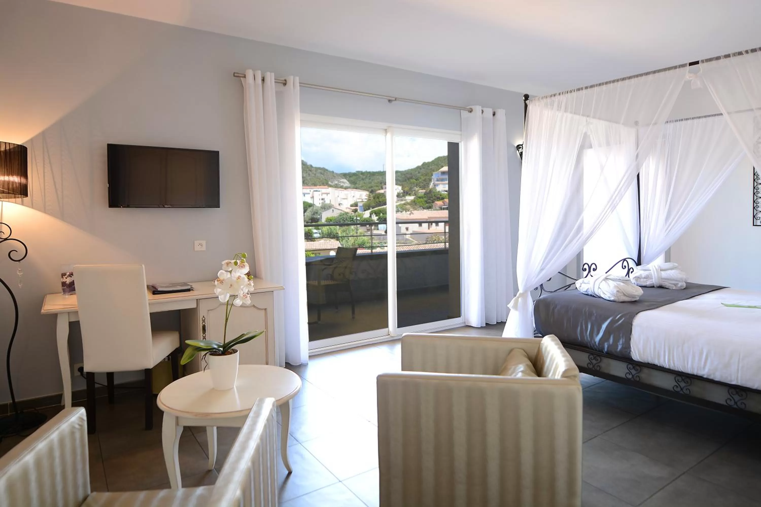 Bedroom, Bed in Hôtel A Madonetta