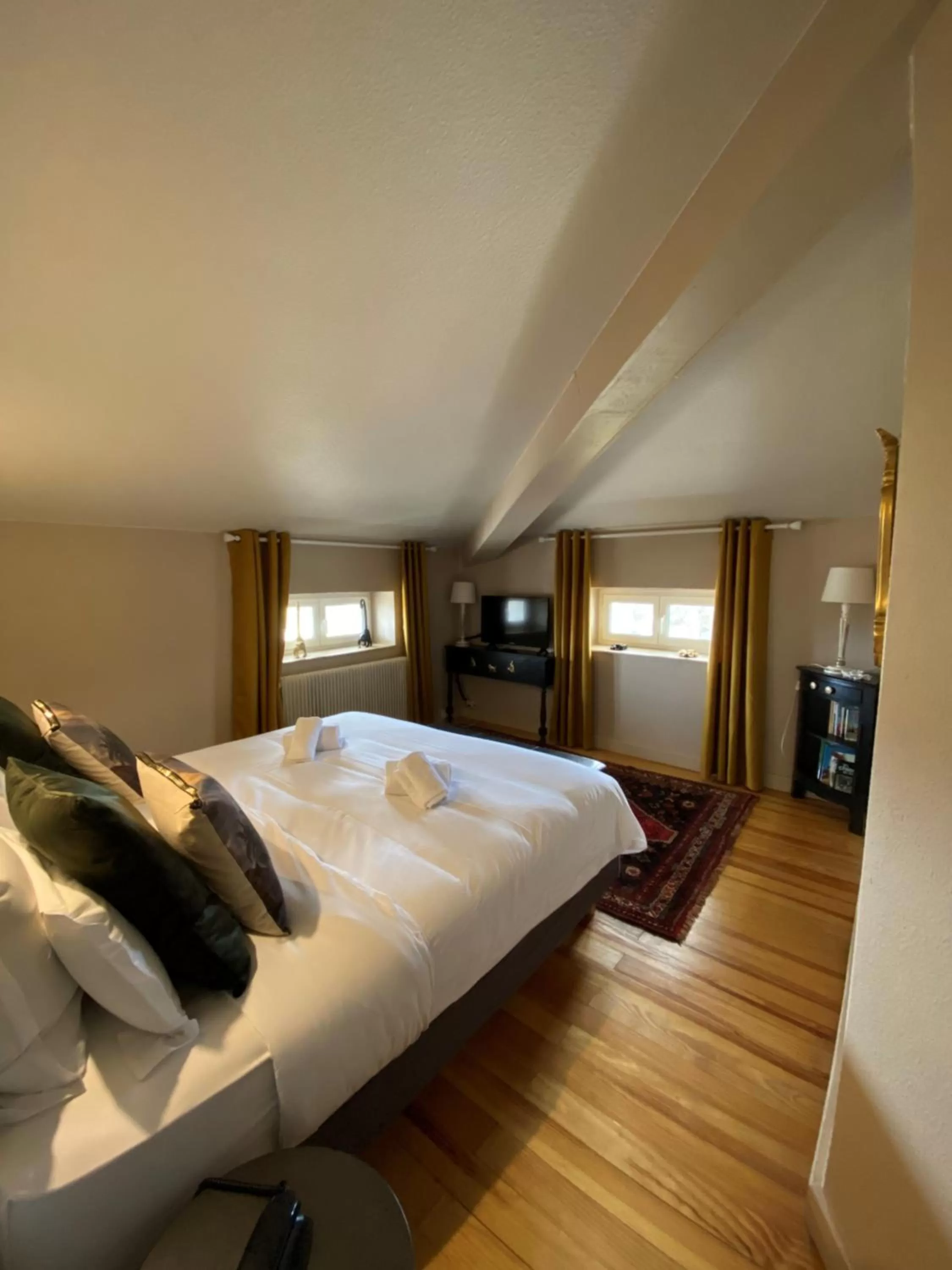 Bedroom, Bed in LA VILLA Hôtel-Restaurant