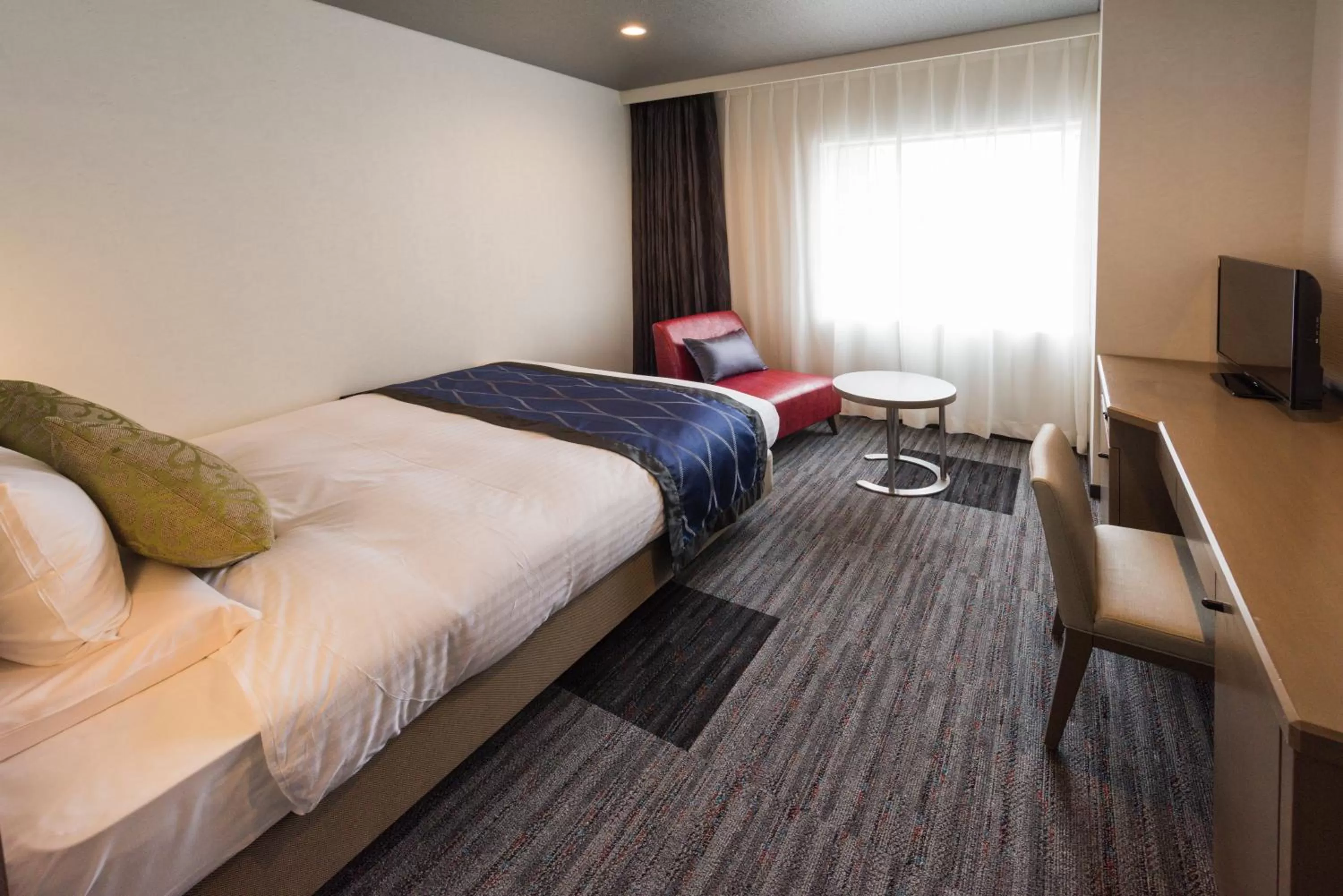 Photo of the whole room, Bed in HOTEL MYSTAYS Sapporo Nakajima Park