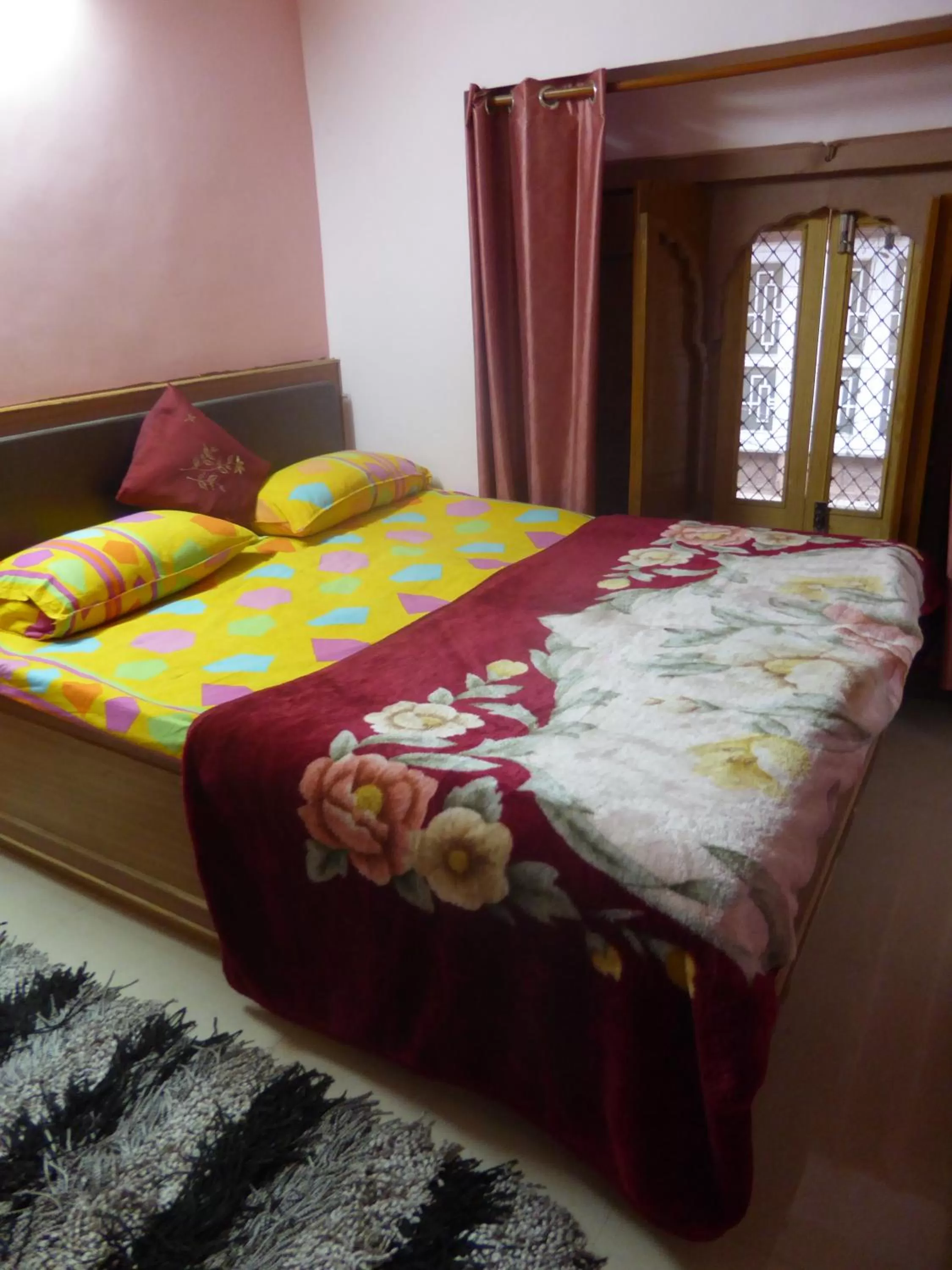 Bed in Tanisha Heritage Haweli