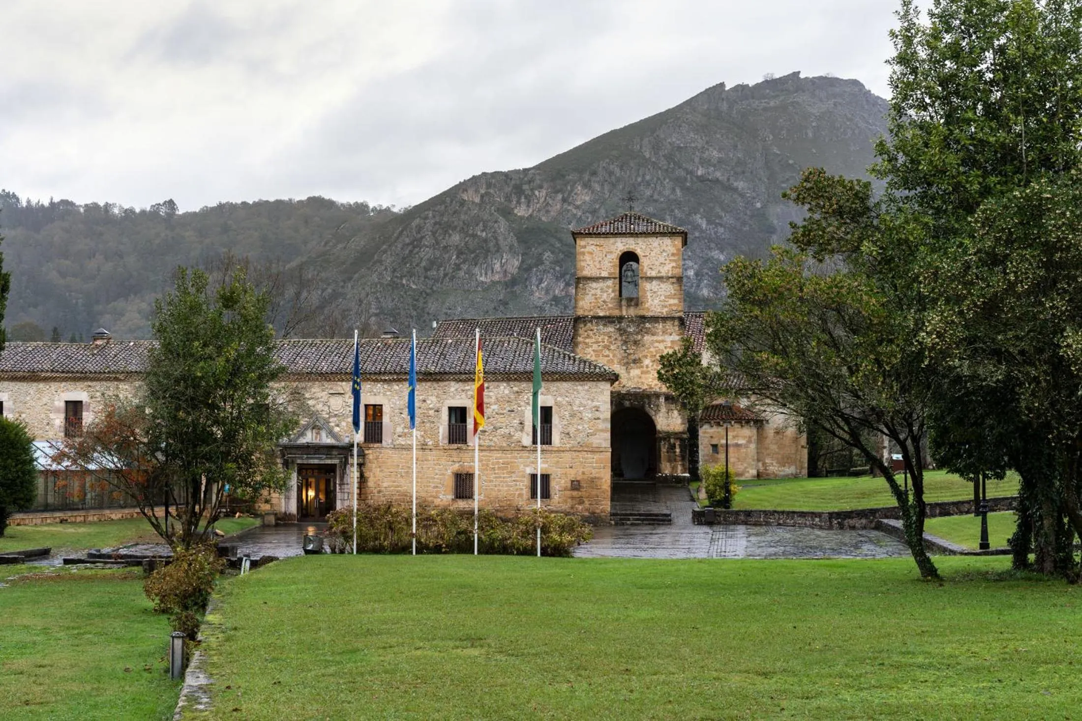 Property building in Parador de Cangas de Onís