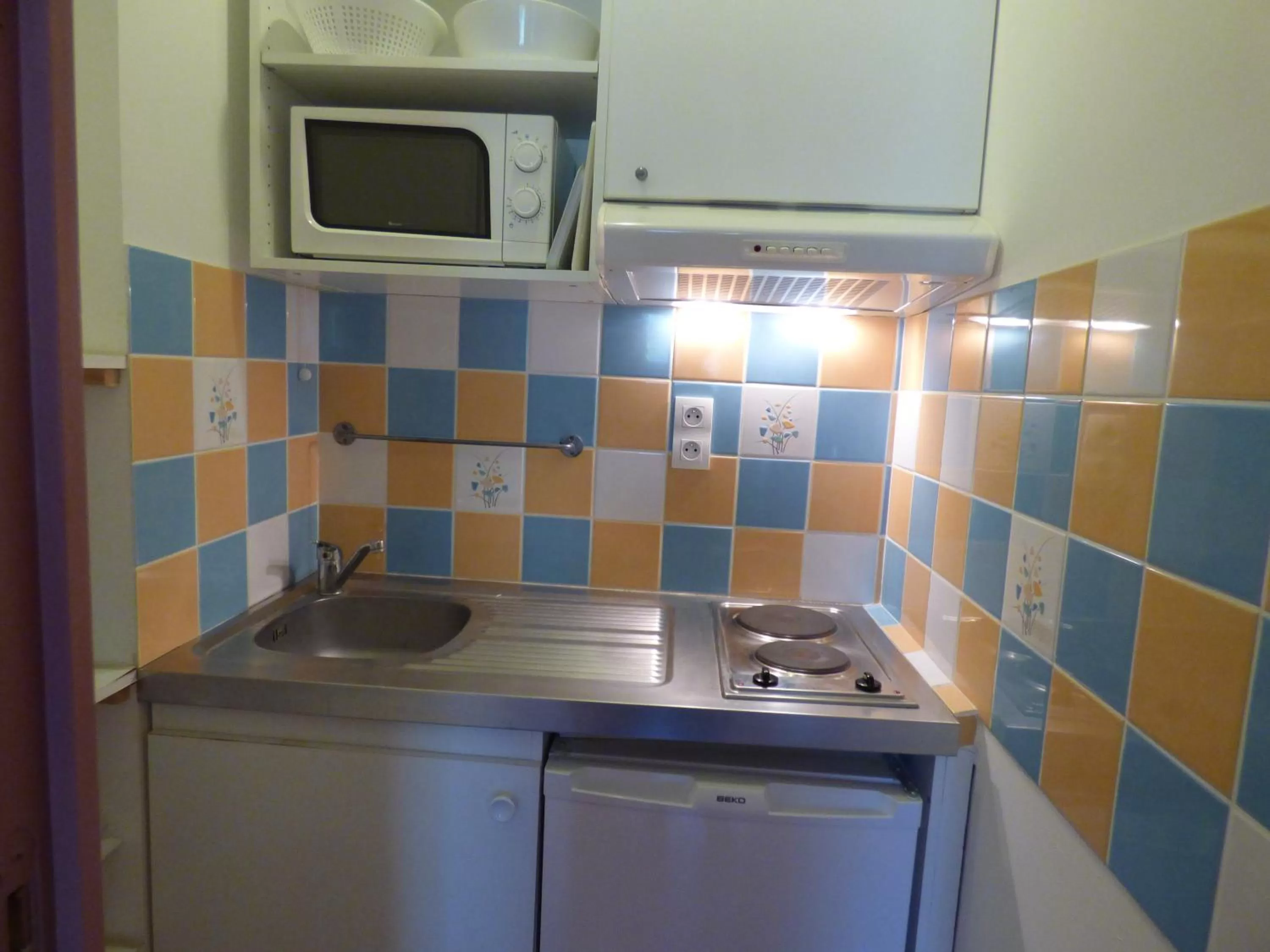 Kitchen or kitchenette, Kitchen/Kitchenette in Appart'Hotel Festival Sud Aqua - Avignon TGV