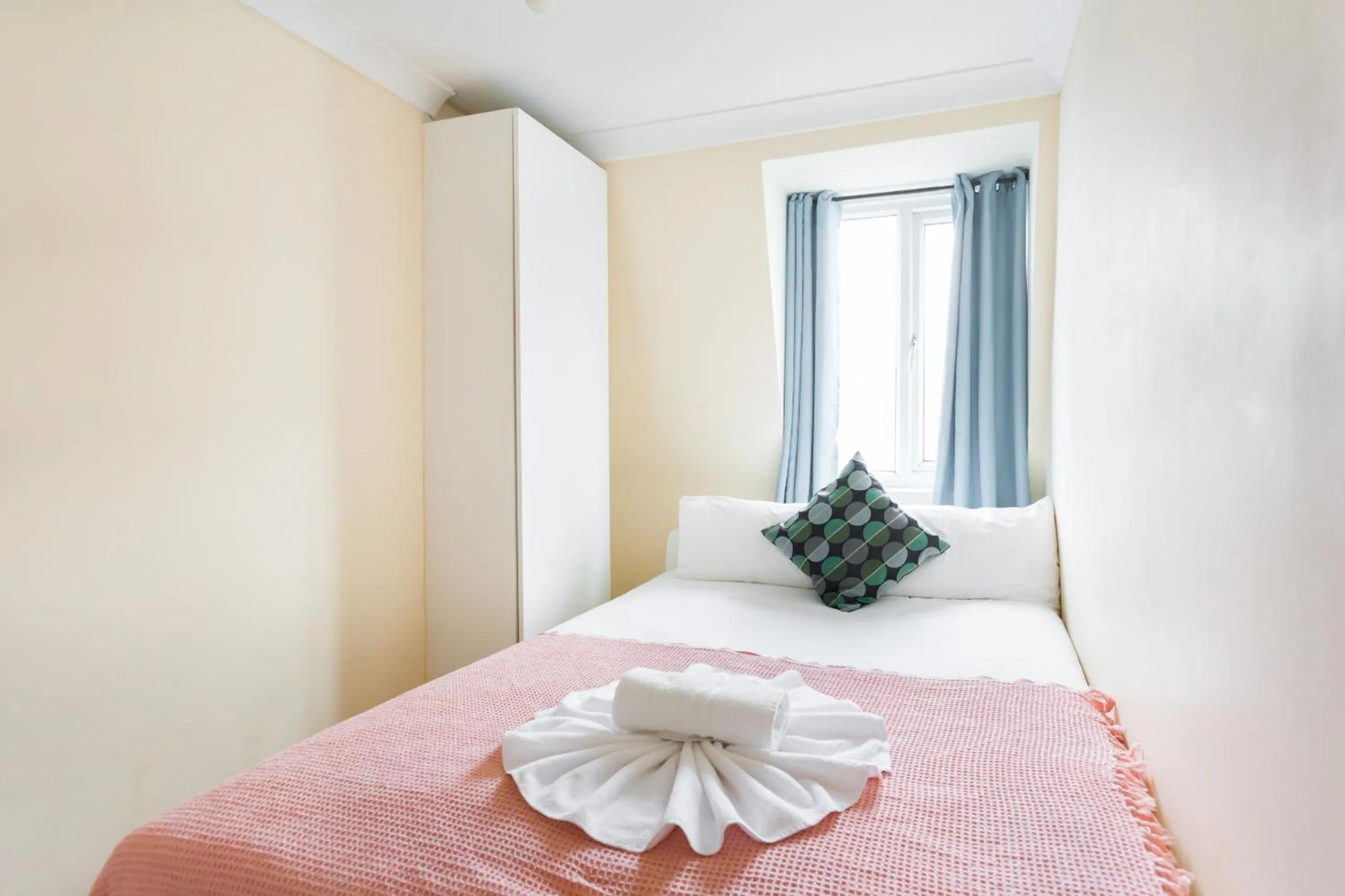 Bedroom, Bed in Kings Cross Prime Stay Apartments