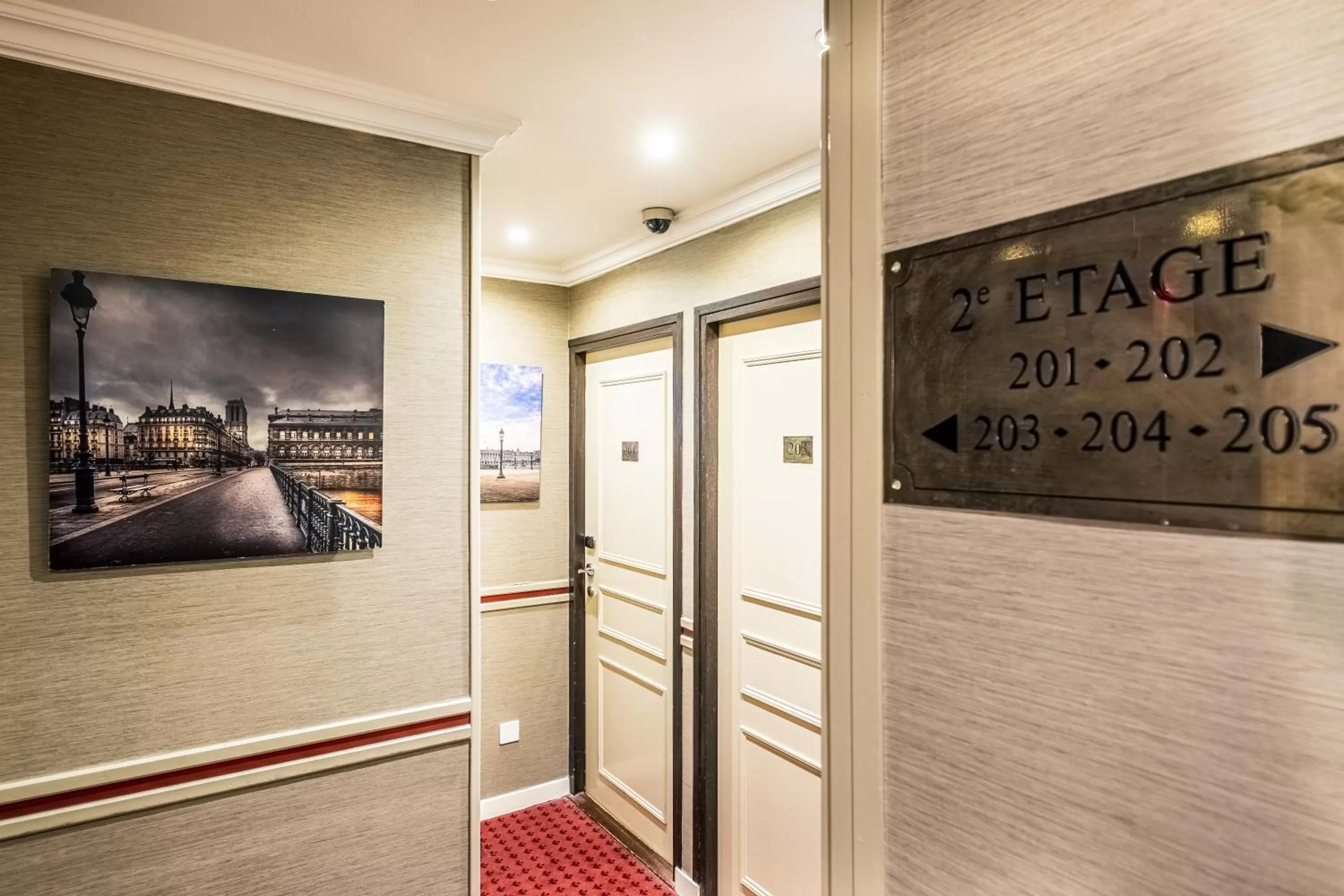 Property building in Hôtel 85 Saint Honore