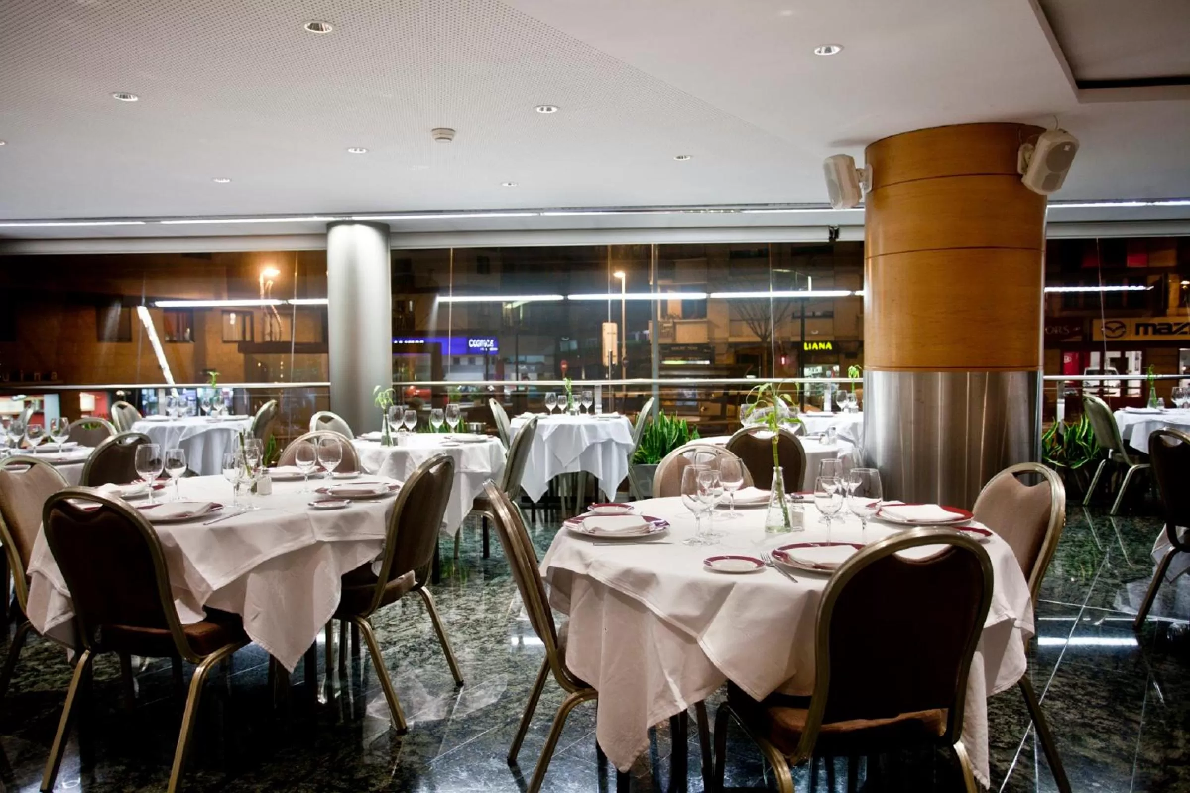 Restaurant/Places to Eat in Fènix Hotel