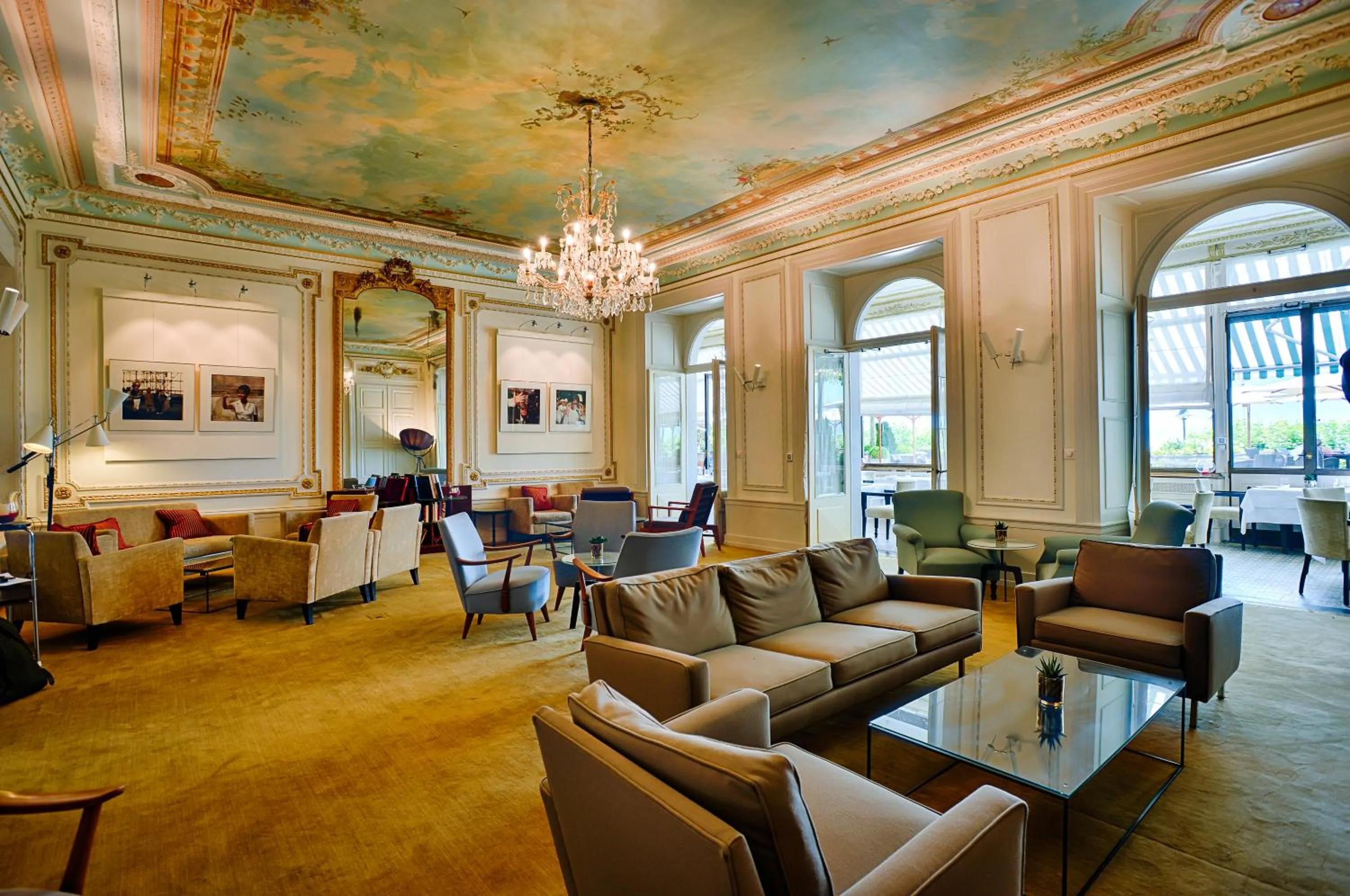 Communal lounge/ TV room in Hôtel Des Trois Couronnes & Spa - The Leading Hotels of the World