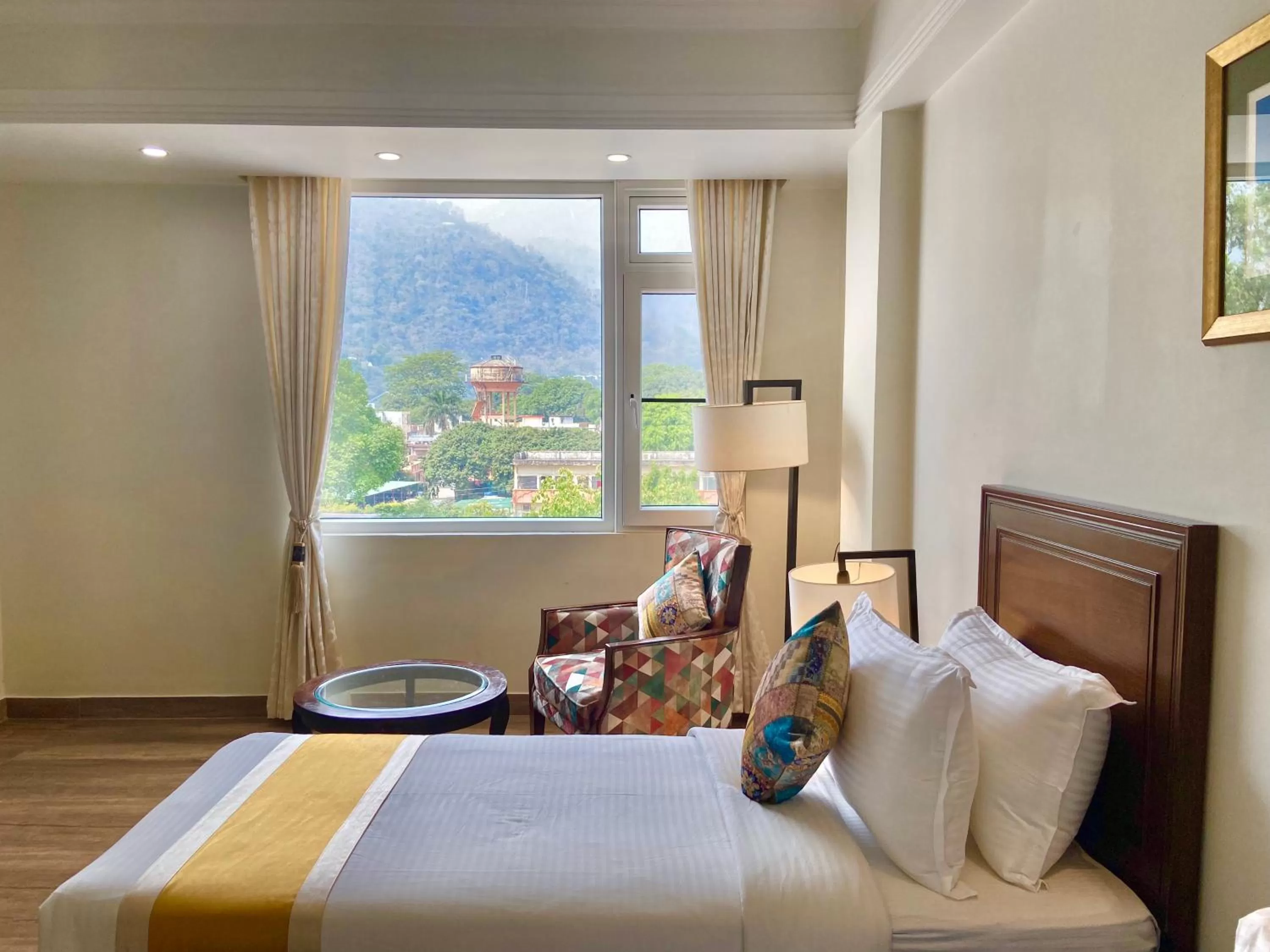 Living room, Bed in Hotel Green View - Behind Pramarth Niketan