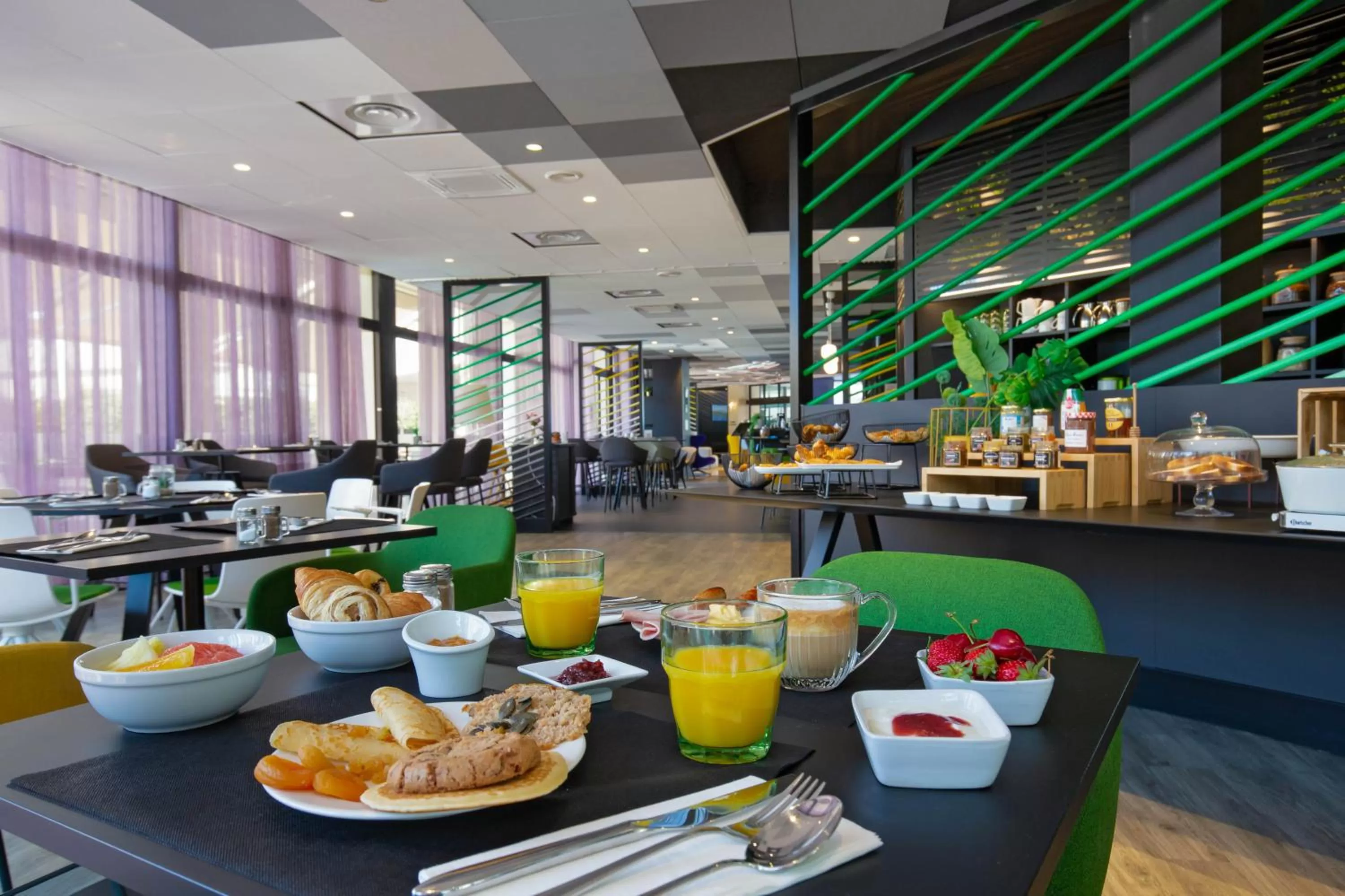 Restaurant/places to eat in Mercure Hyères Centre Côte d'Azur