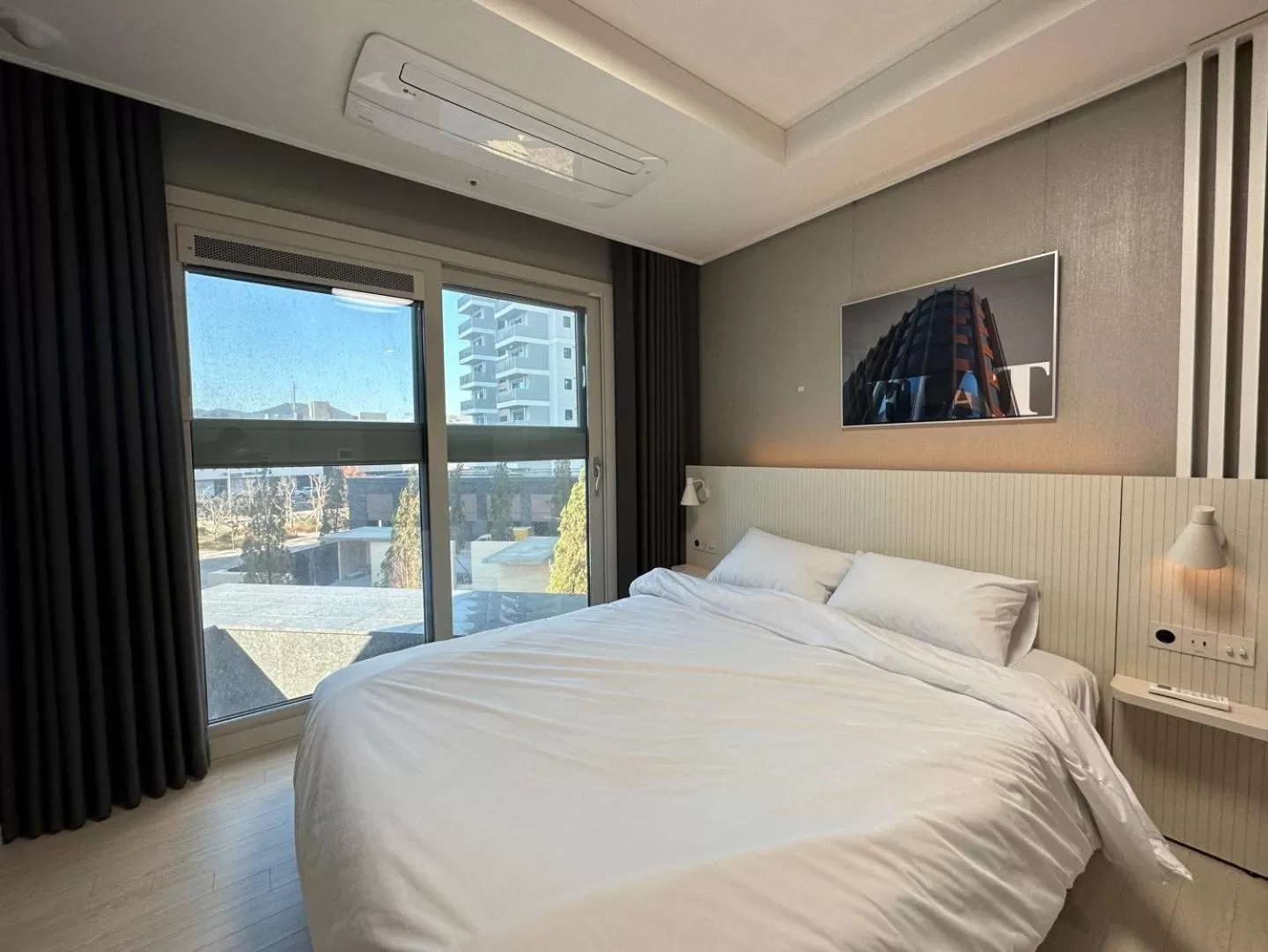 Bed in Y Collection by UH FLAT Osiria