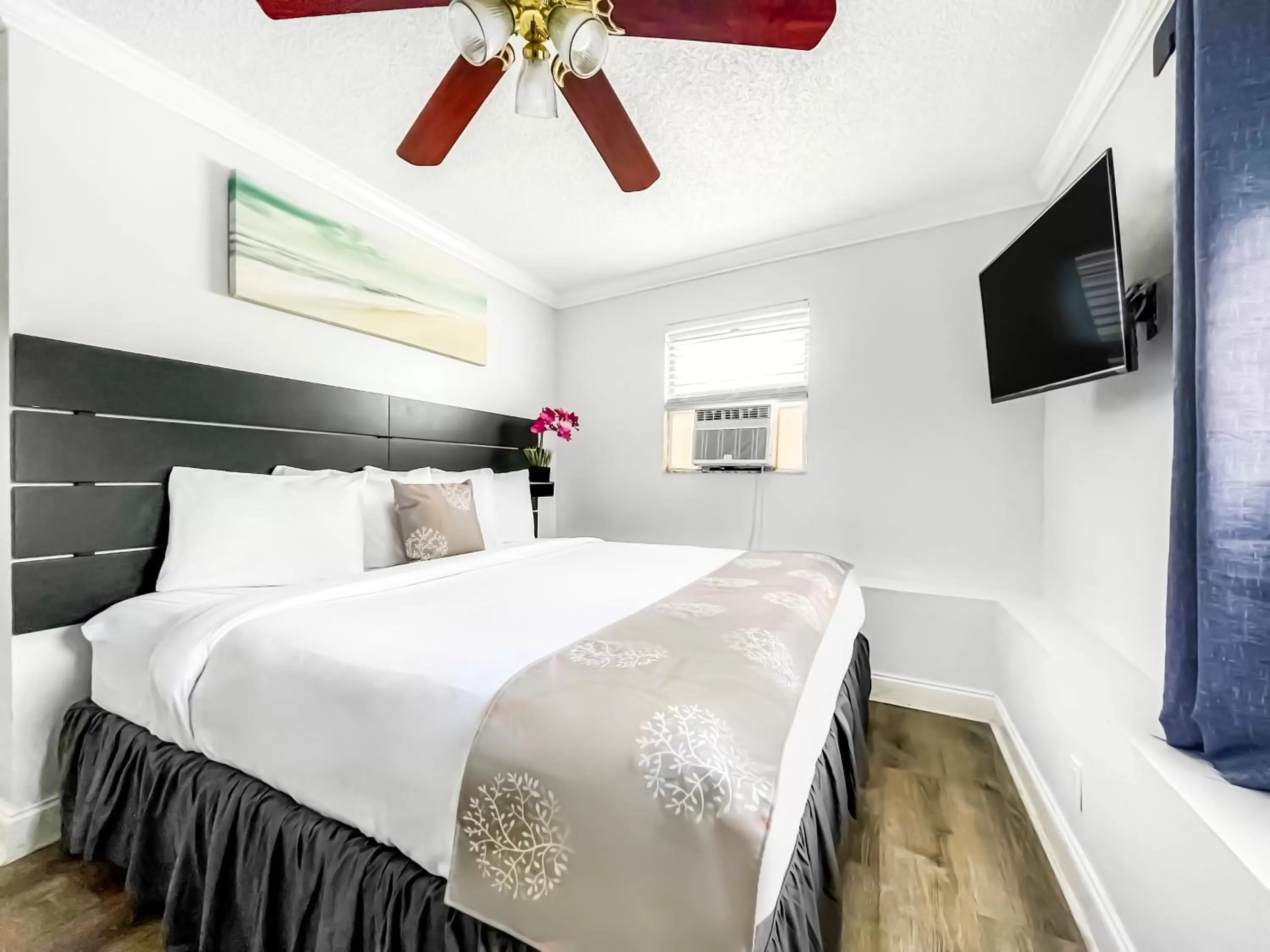 Bedroom, Bed in The Seagull