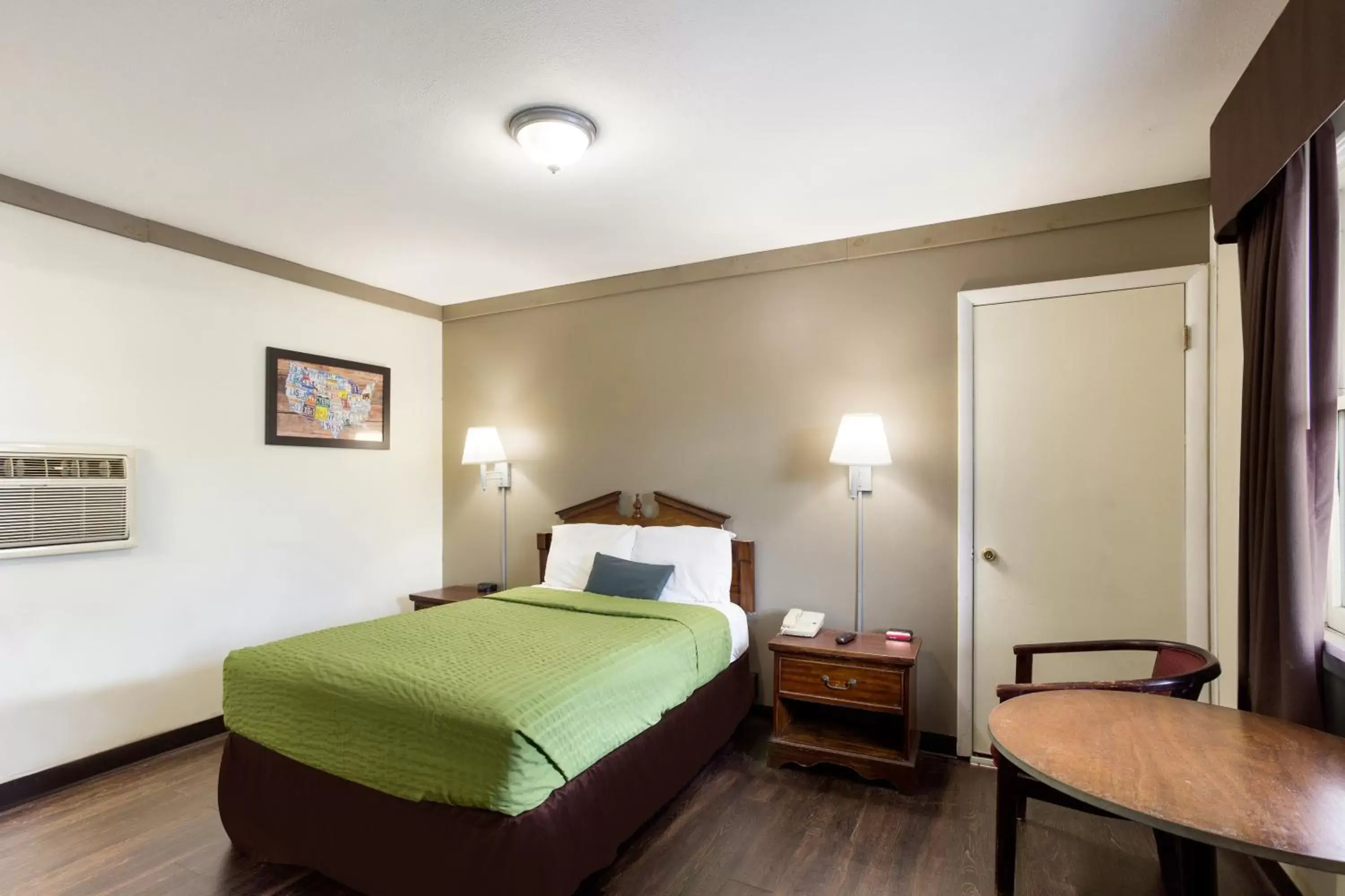 Double Room - Non-Smoking in Malone Inn Double Room - Non-Smoking in Malone Inn