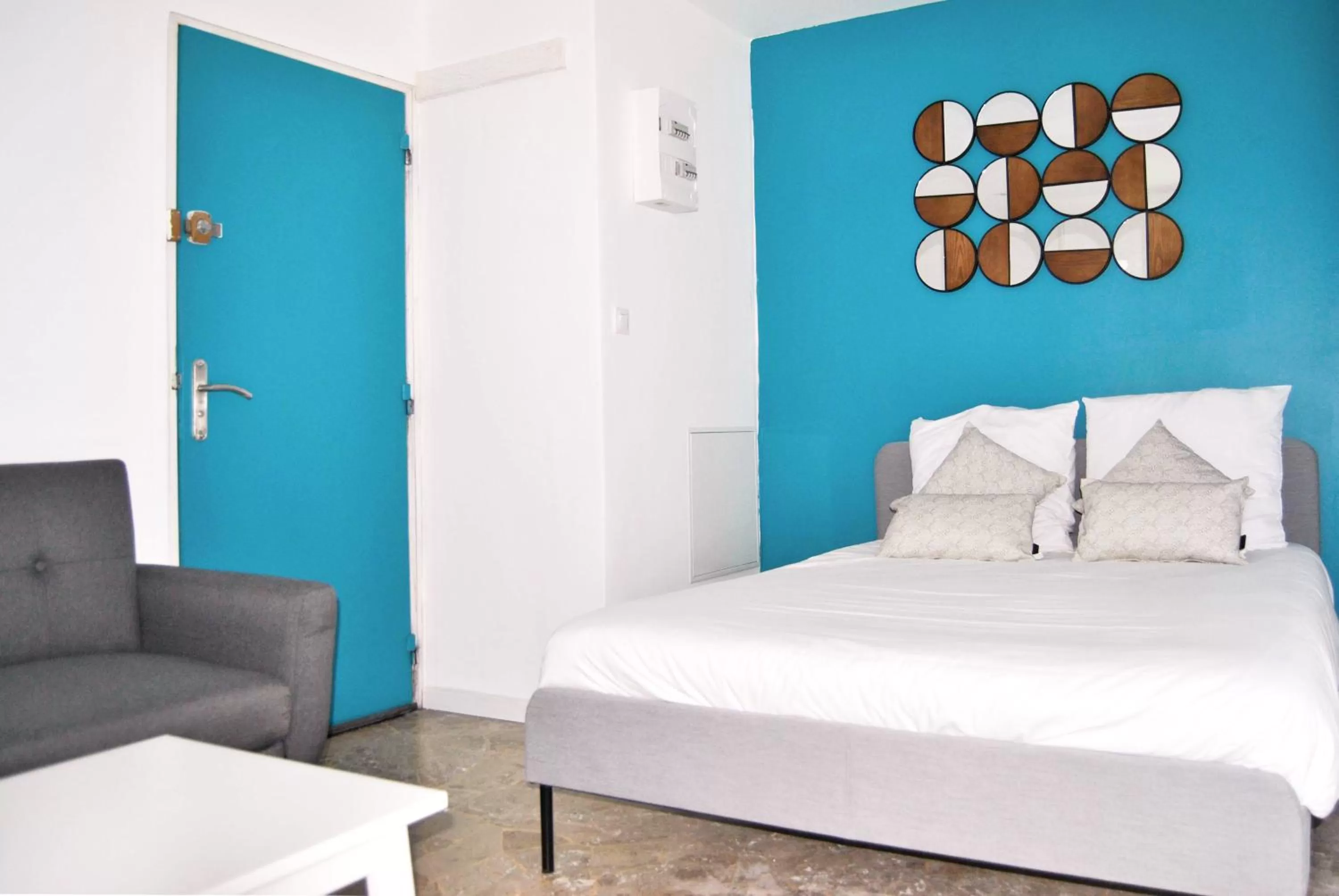 Photo of the whole room, Bed in Hôtel Le Thurot- Dijon Centre ville Gare