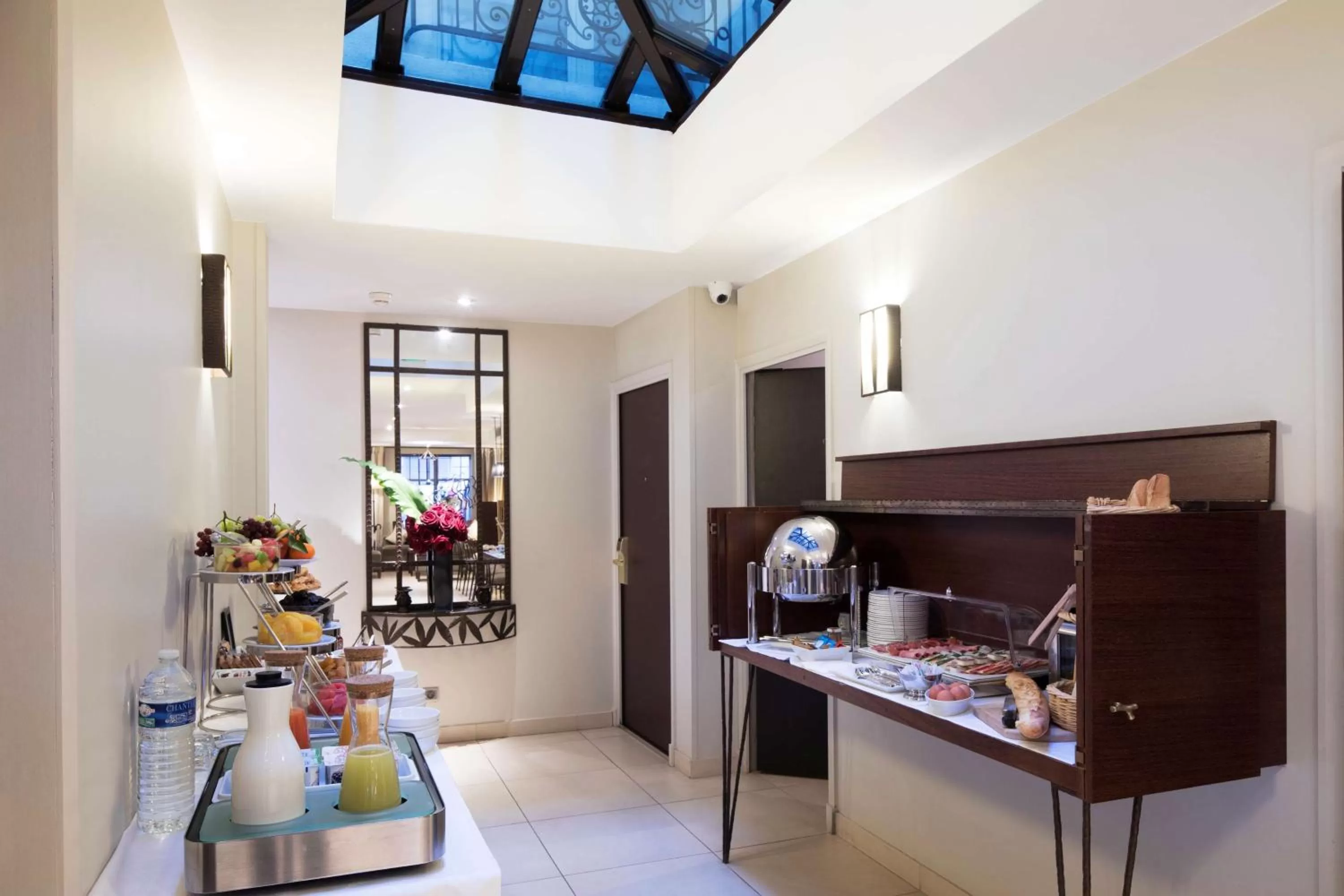 Restaurant/places to eat in Hôtel Paris Louvre Opéra