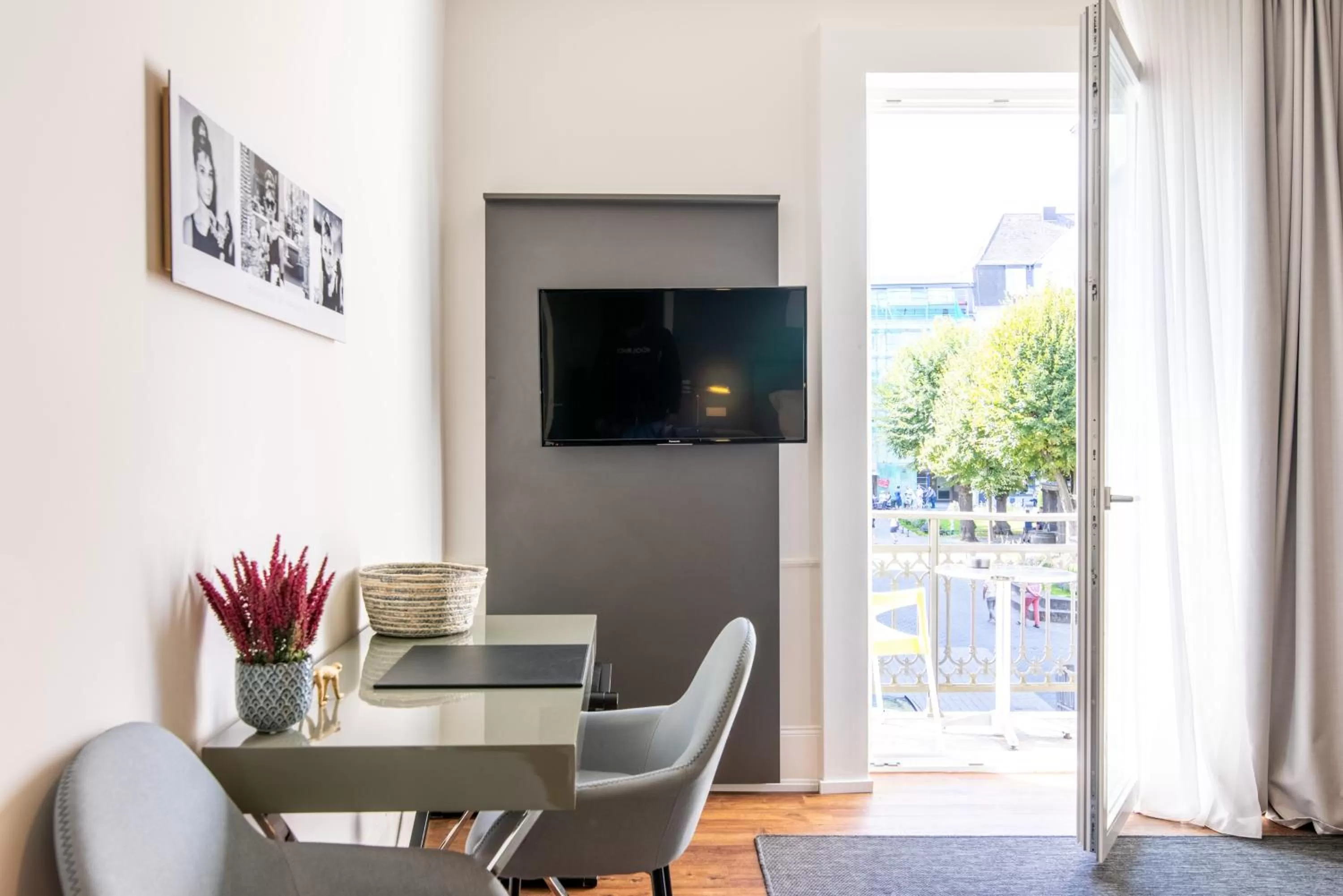 TV/Entertainment Center in Luxstay Bad Nauheim - Self-Check-In