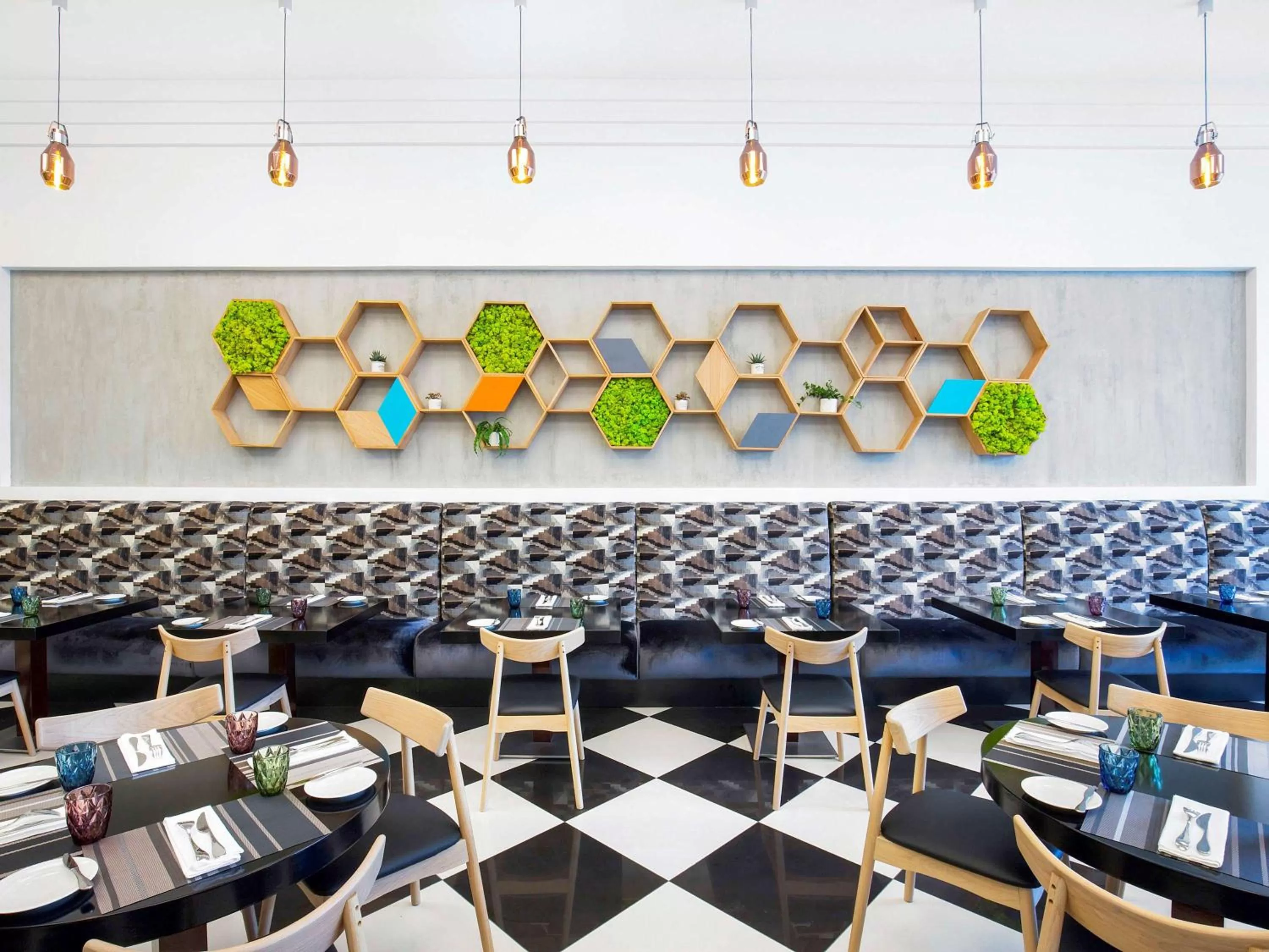 Restaurant/places to eat in Ibis Deira City Centre