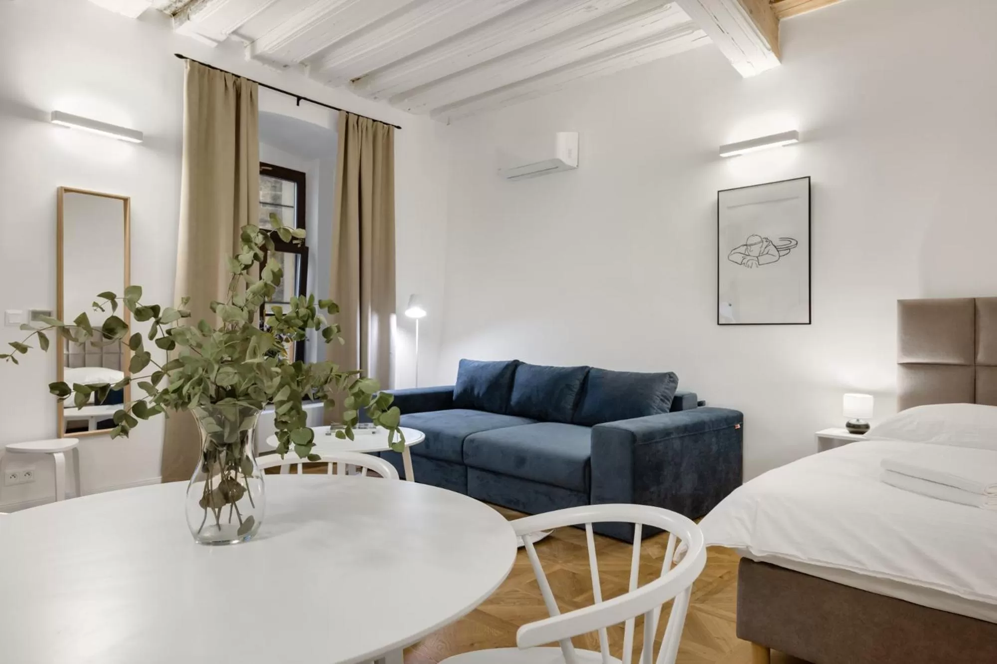 Photo of the whole room, Bed in Palace Apartments