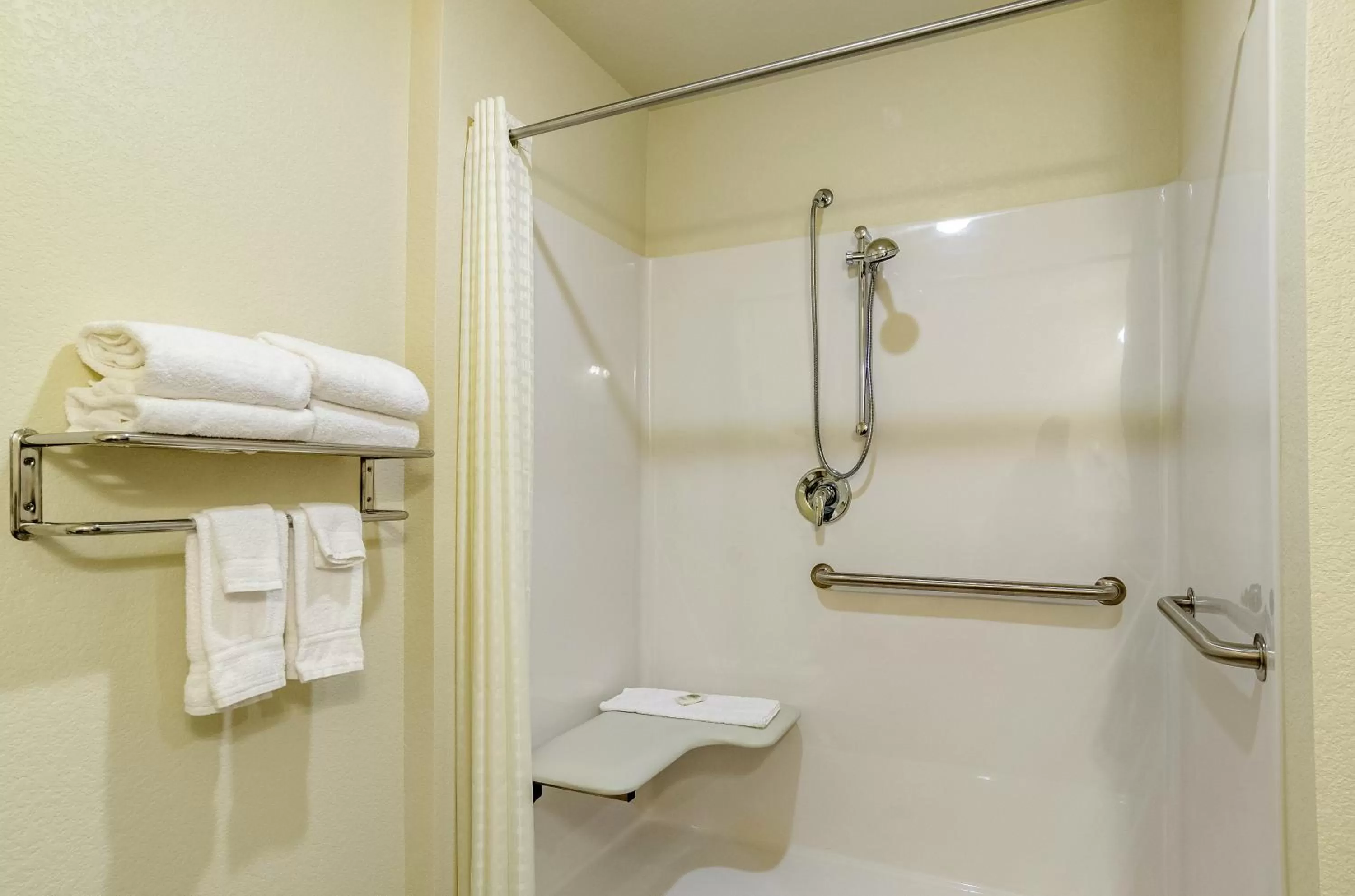 Shower in Cobblestone Hotel & Suites - Hutchinson