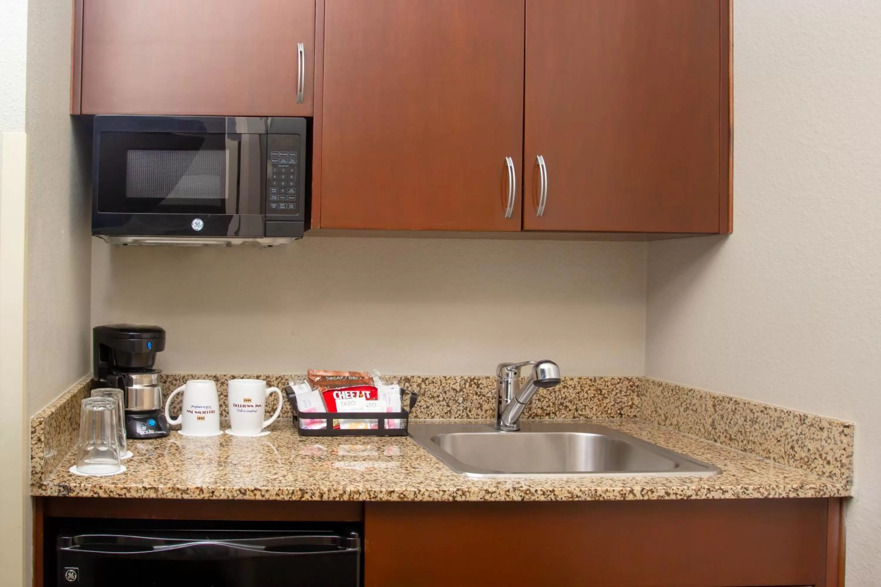 Coffee/tea facilities in Belltown Inn