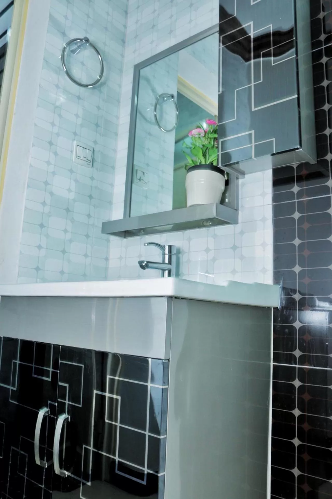 Kitchen or kitchenette, Bathroom in Natwan Furnished unites