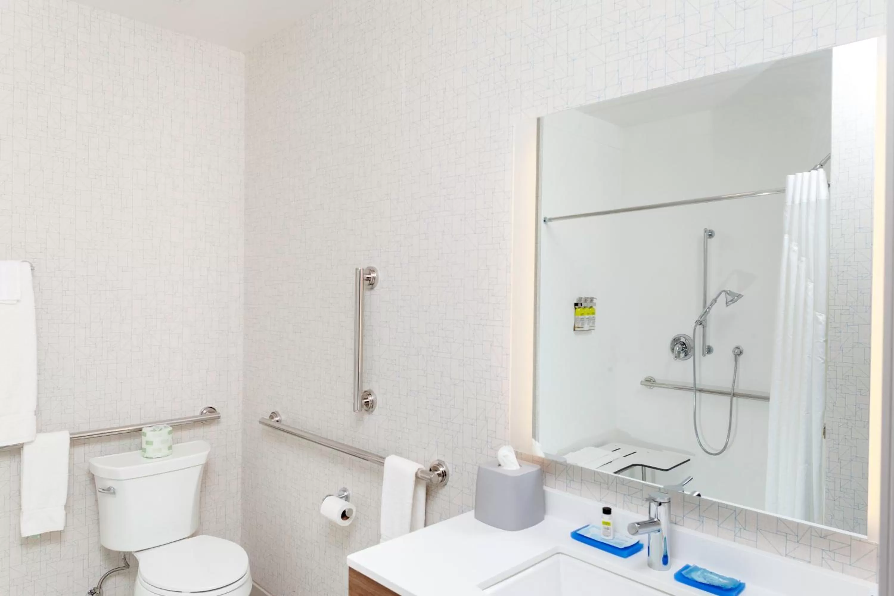 Photo of the whole room in Holiday Inn Express & Suites - Gilbert - East Mesa by IHG