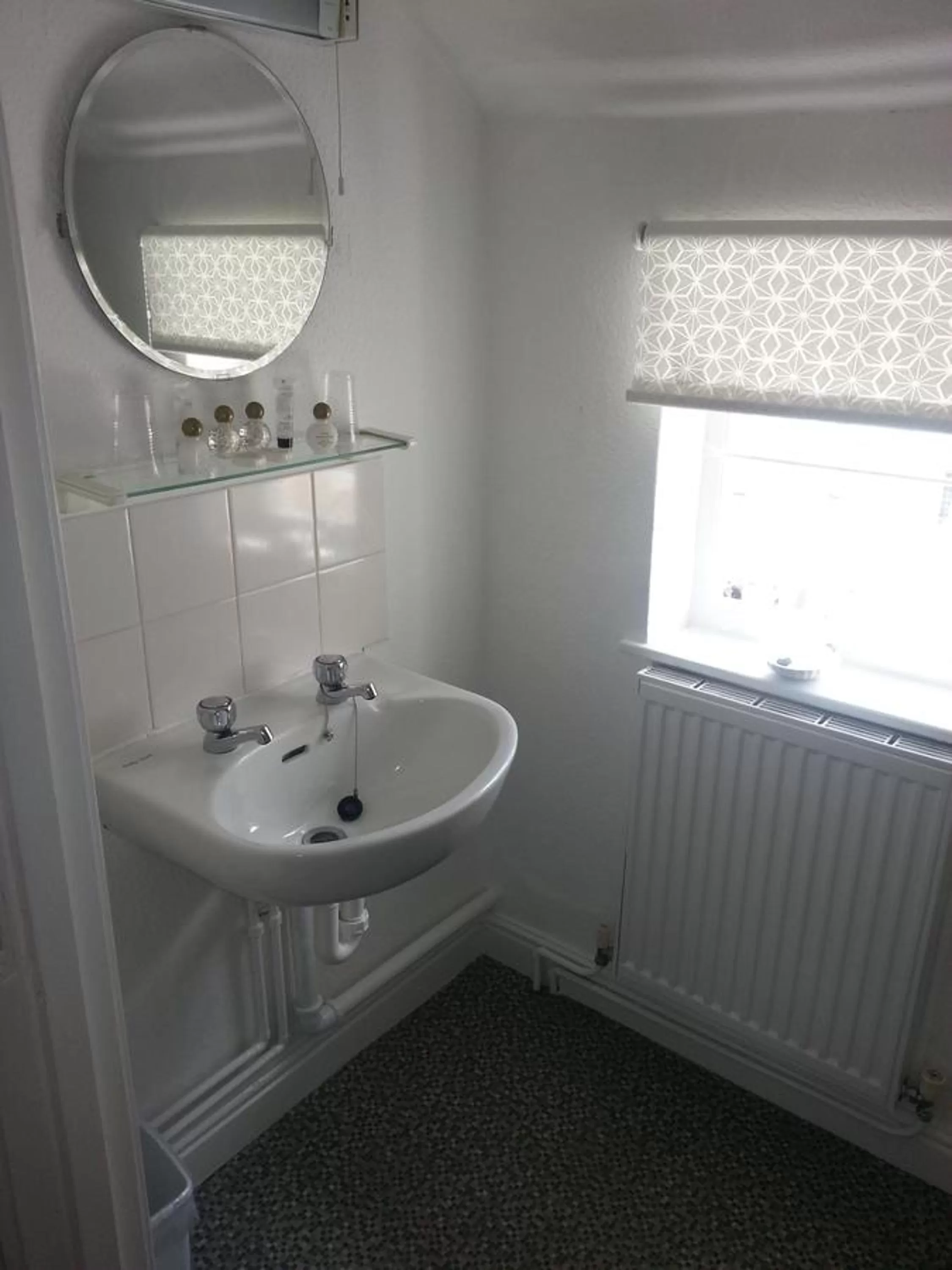 Bathroom in George and Dragon Ashbourne