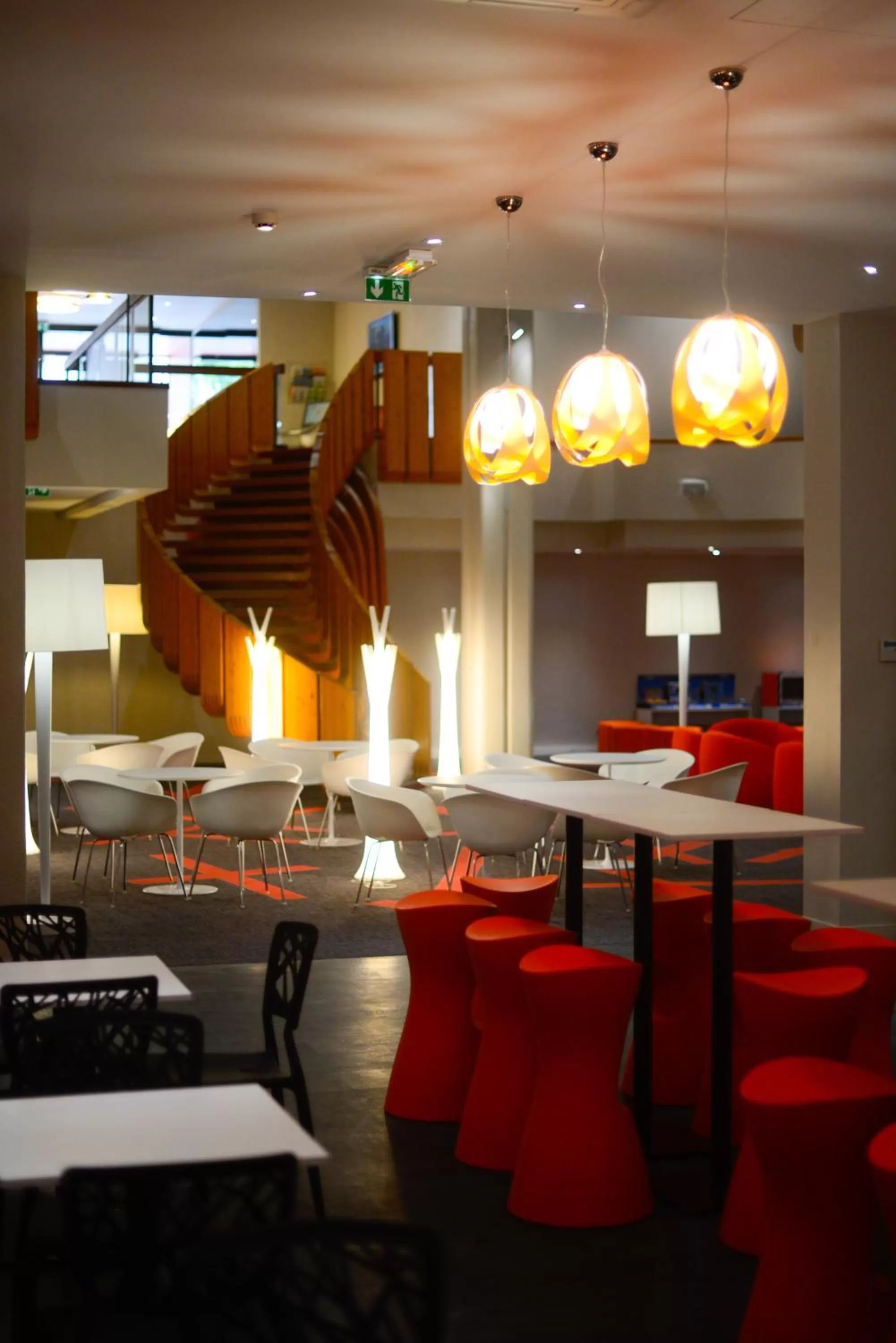 Lobby or reception in ibis Styles Poitiers Centre