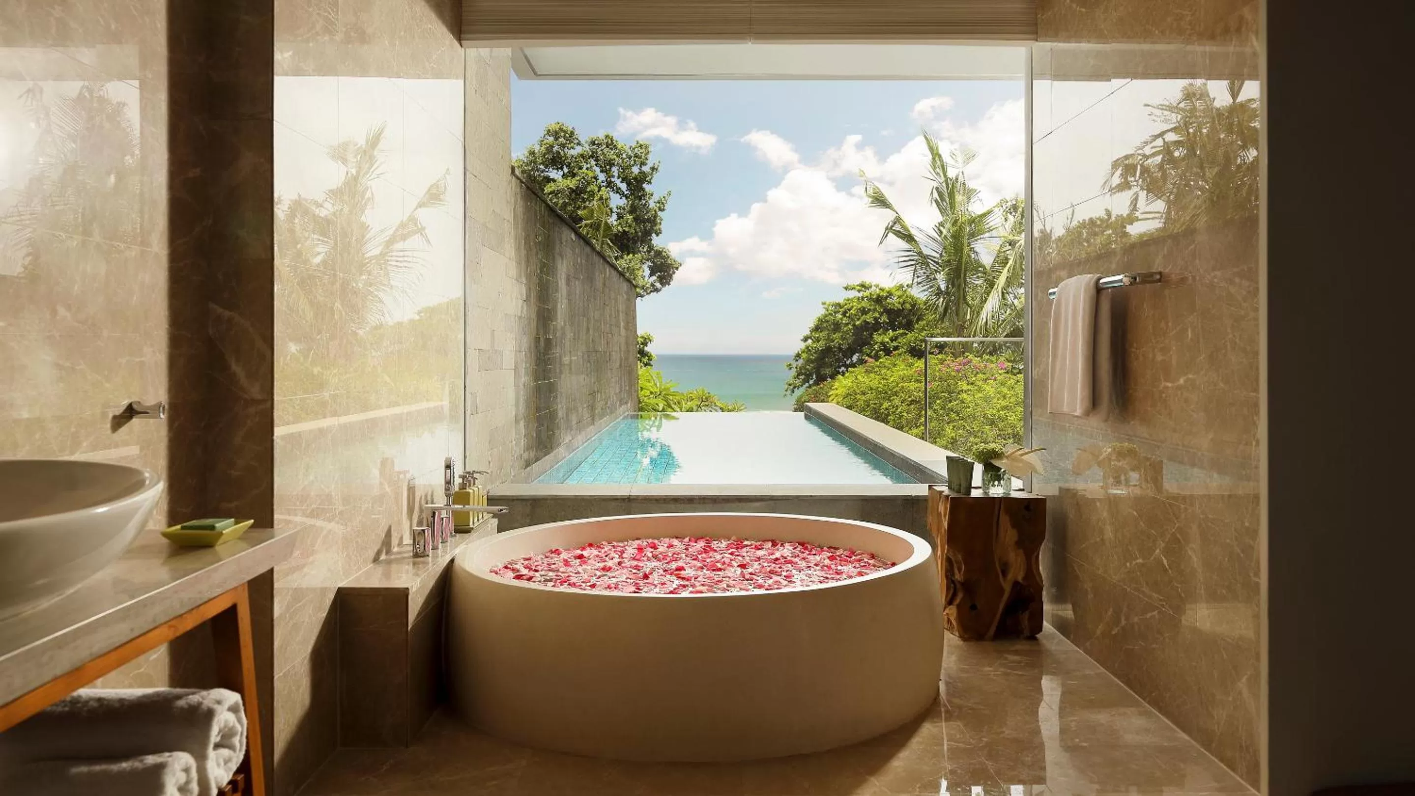 Bathroom in Maya Sanur Resort & Spa