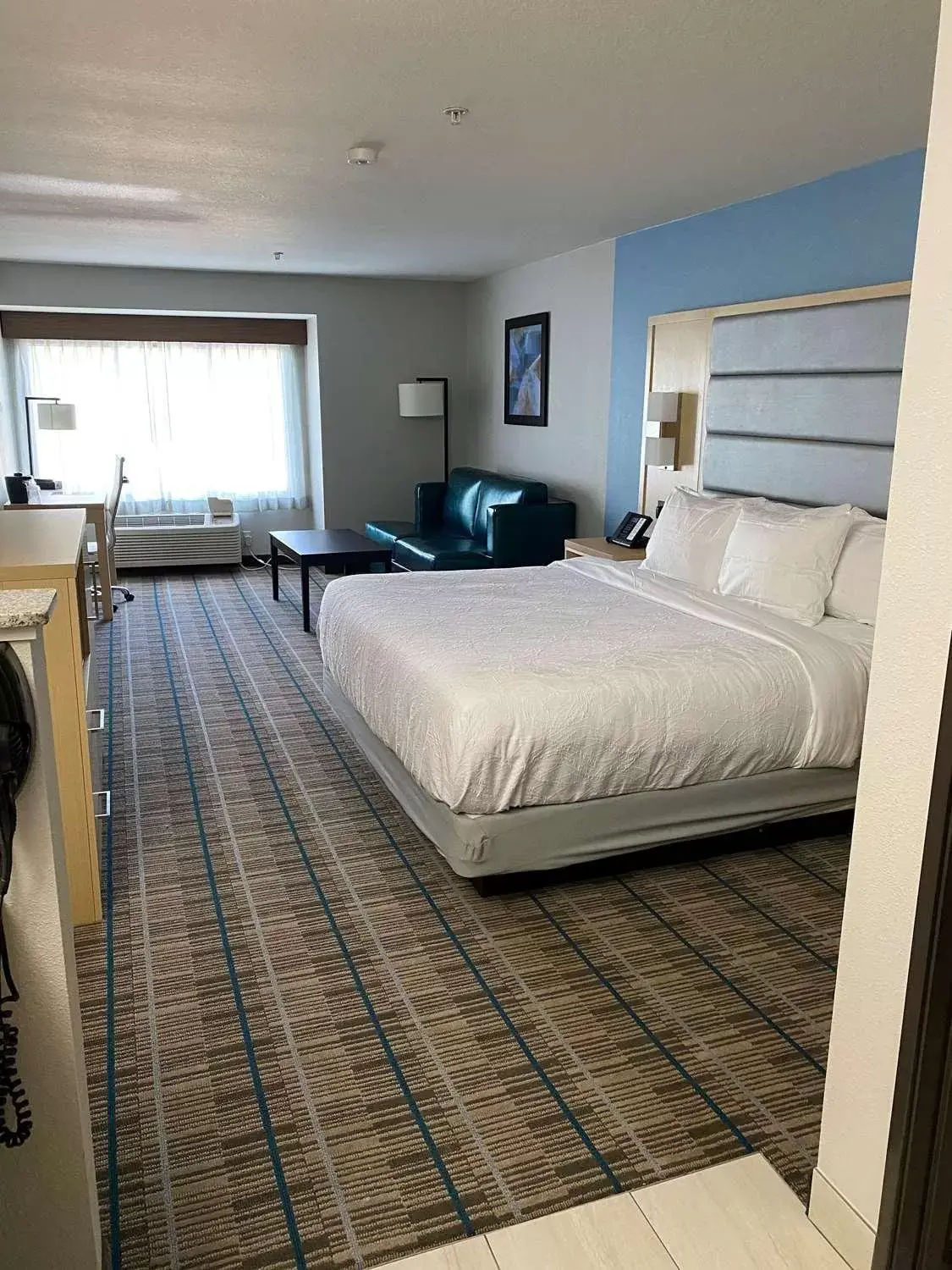 King Room with Mobility Accessible Tub and Sofa Bed in Best Western Brigham City Inn & Suites King Room with Mobility Accessible Tub and Sofa Bed in Best Western Brigham City Inn & Suites