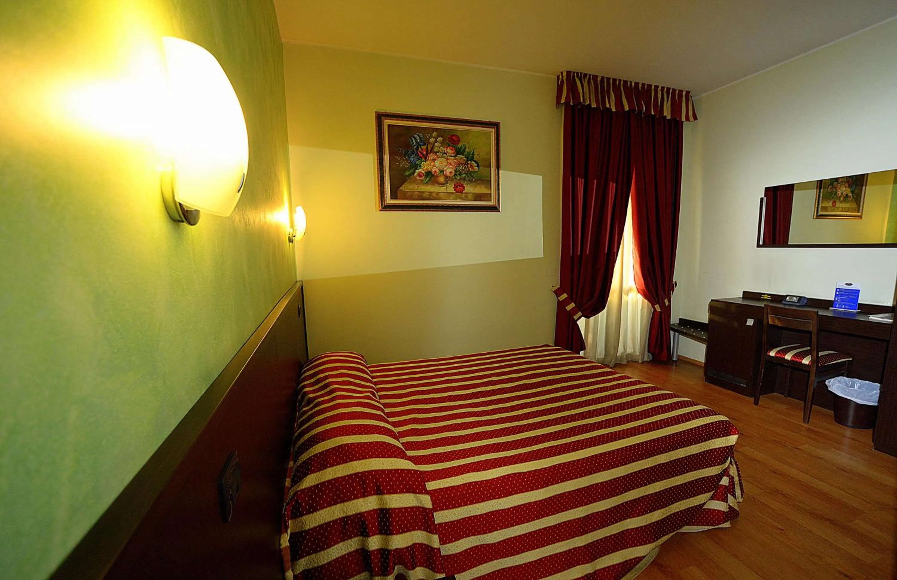 Bedroom, Bed in Hotel Iacone