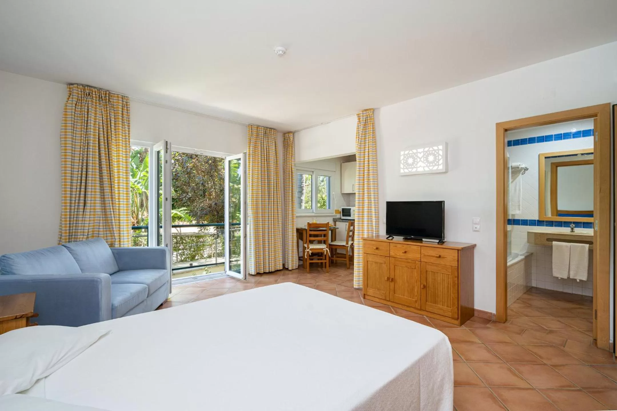 Photo of the whole room, Bed in Quinta do Morgado - Apartamentos Turisticos Monte Da Eira