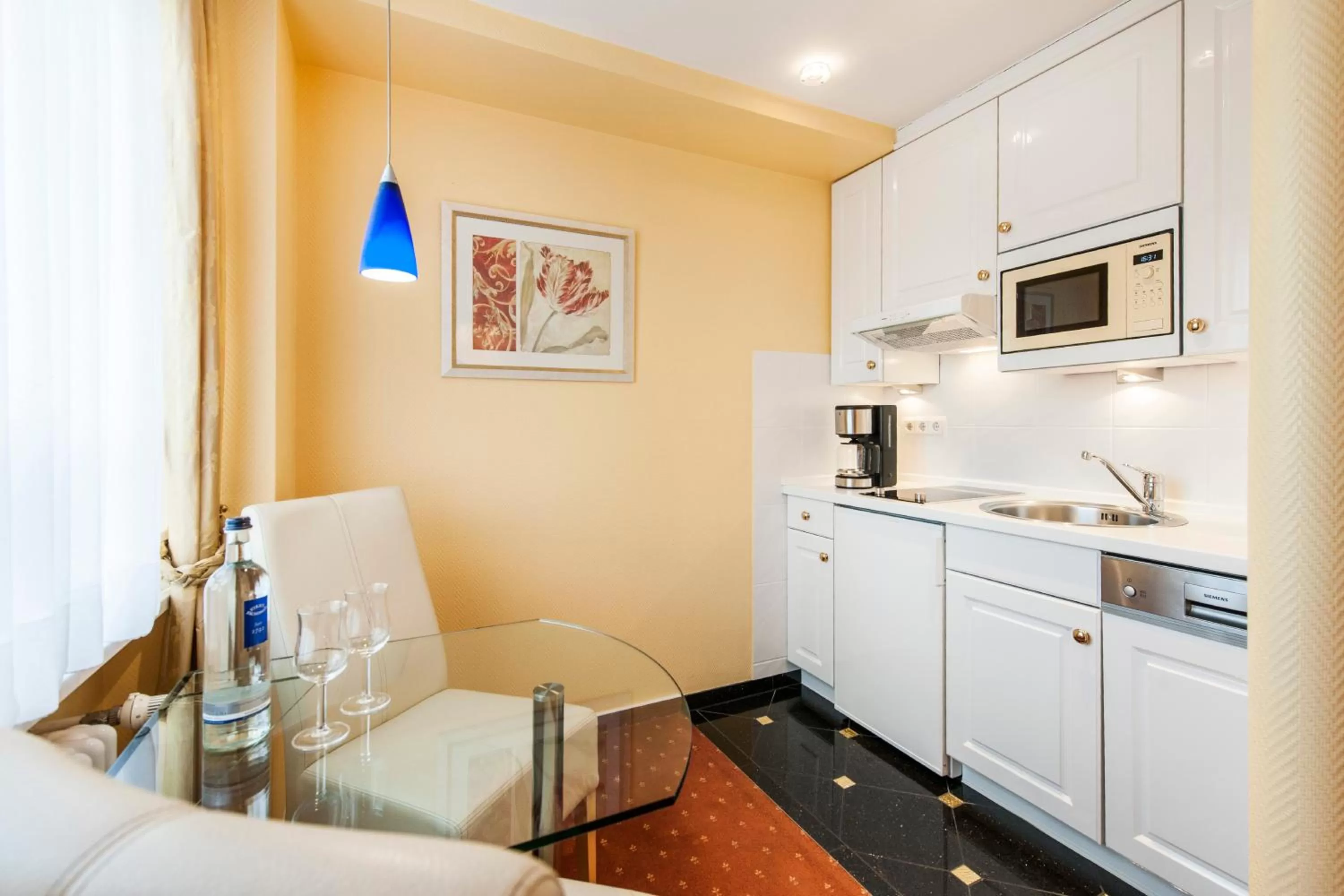 Kitchen or kitchenette, Kitchen/Kitchenette in Hotel Apartments Büngers - Mein Refugium am Meer mit Sommerstrandkorb