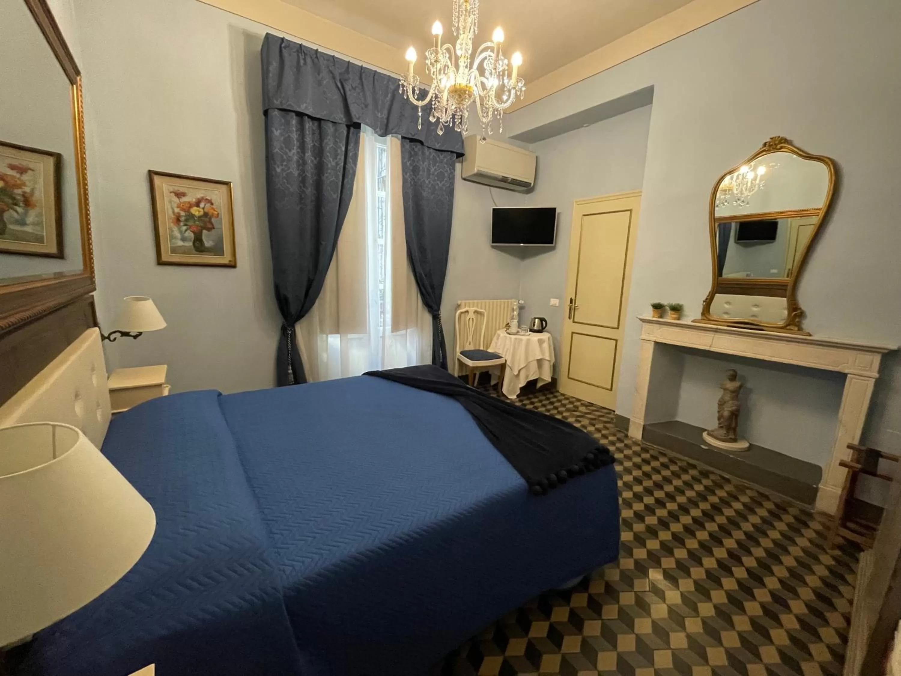 Bedroom, Bed in La Bohème