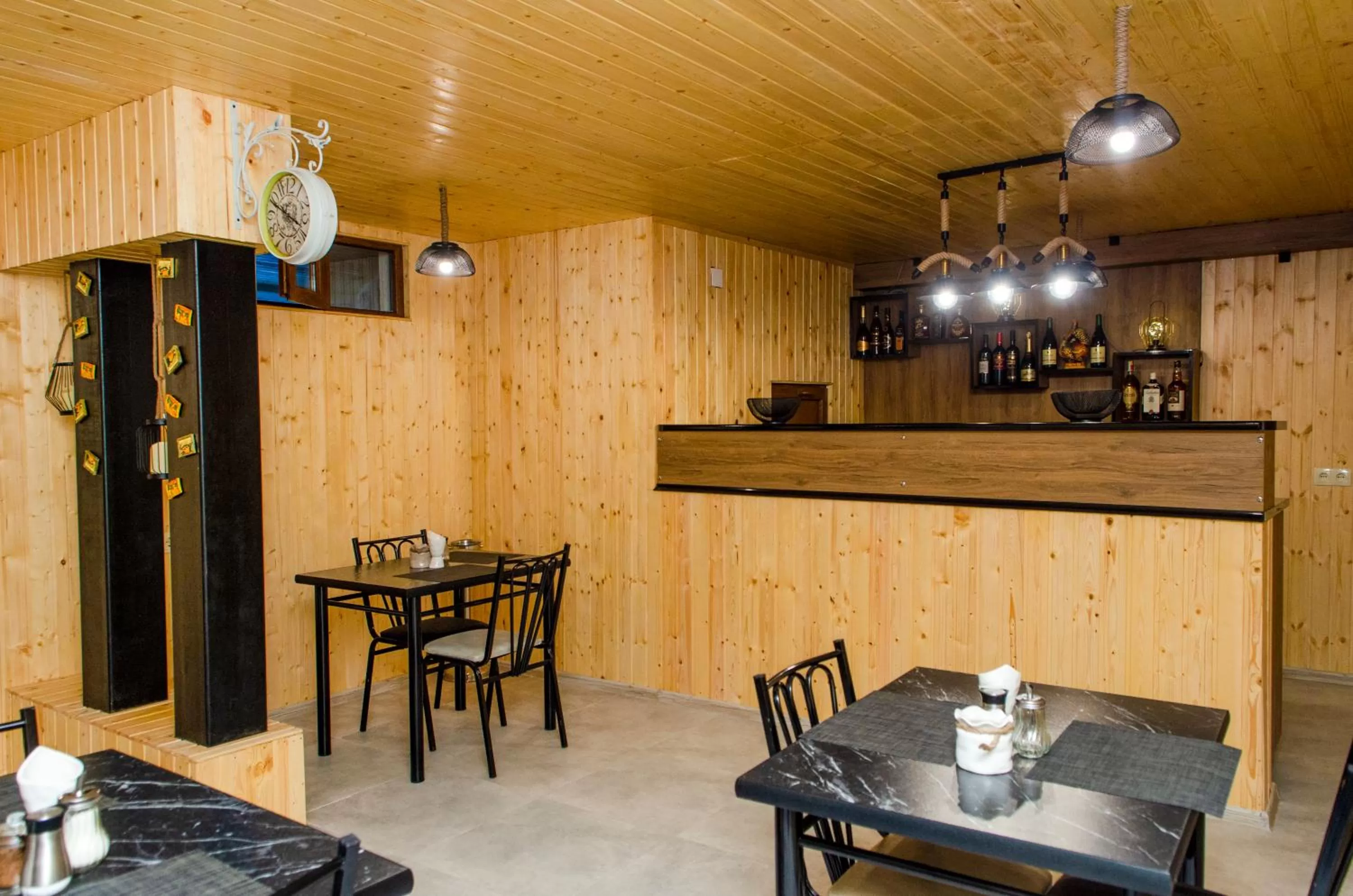 Communal lounge/ TV room, Restaurant/Places to Eat in Hotel S.R