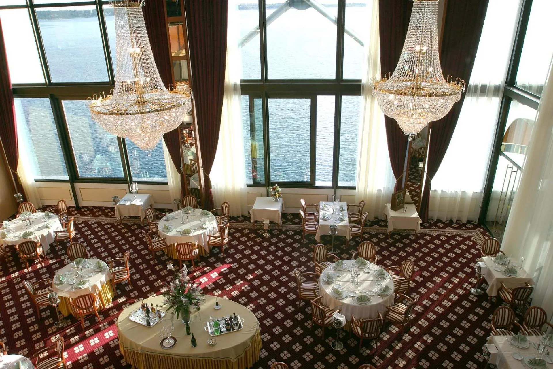 Restaurant/places to eat in Grand Hotel Bernardin