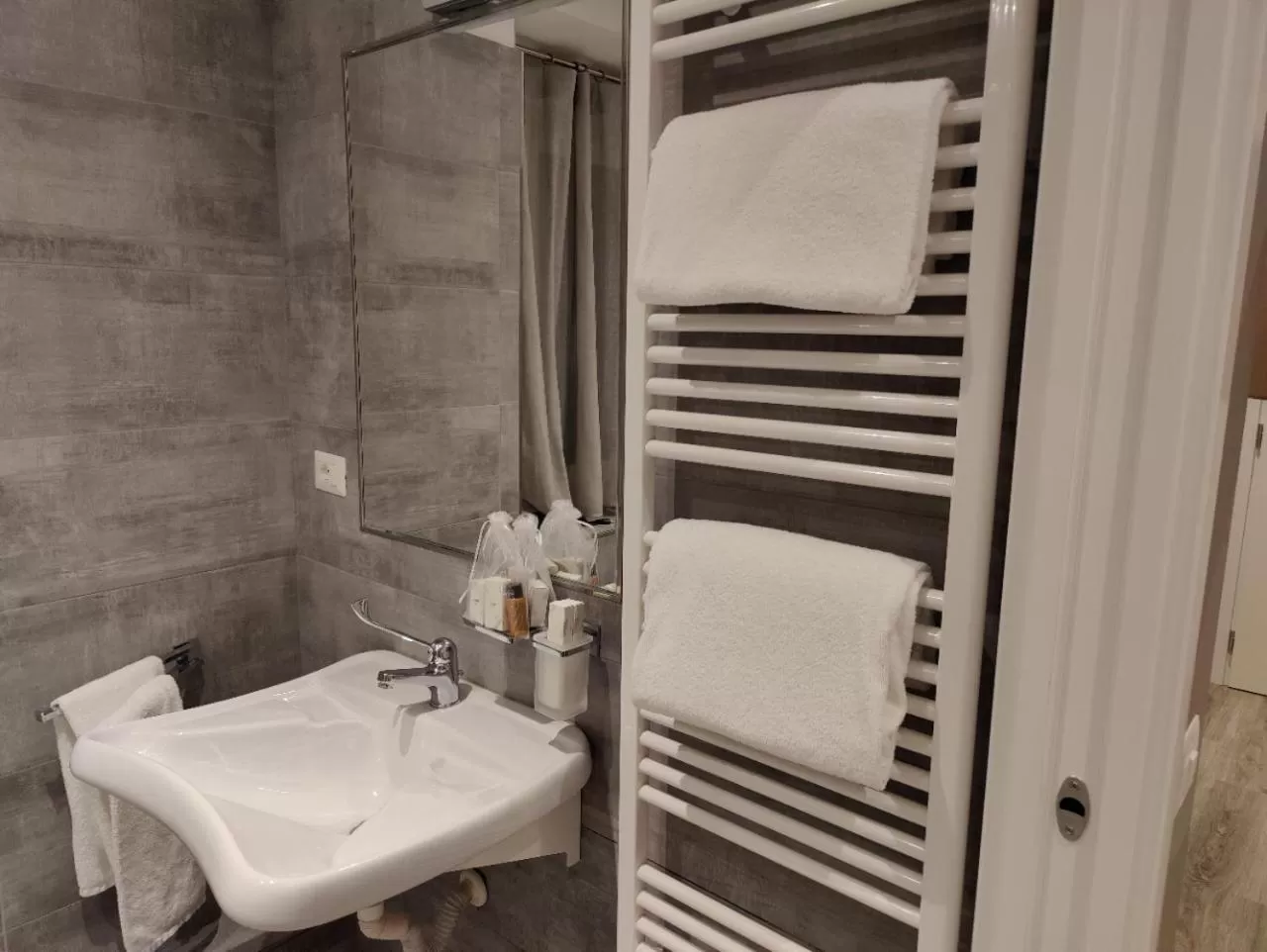 Shower in Ai Suma Hotel