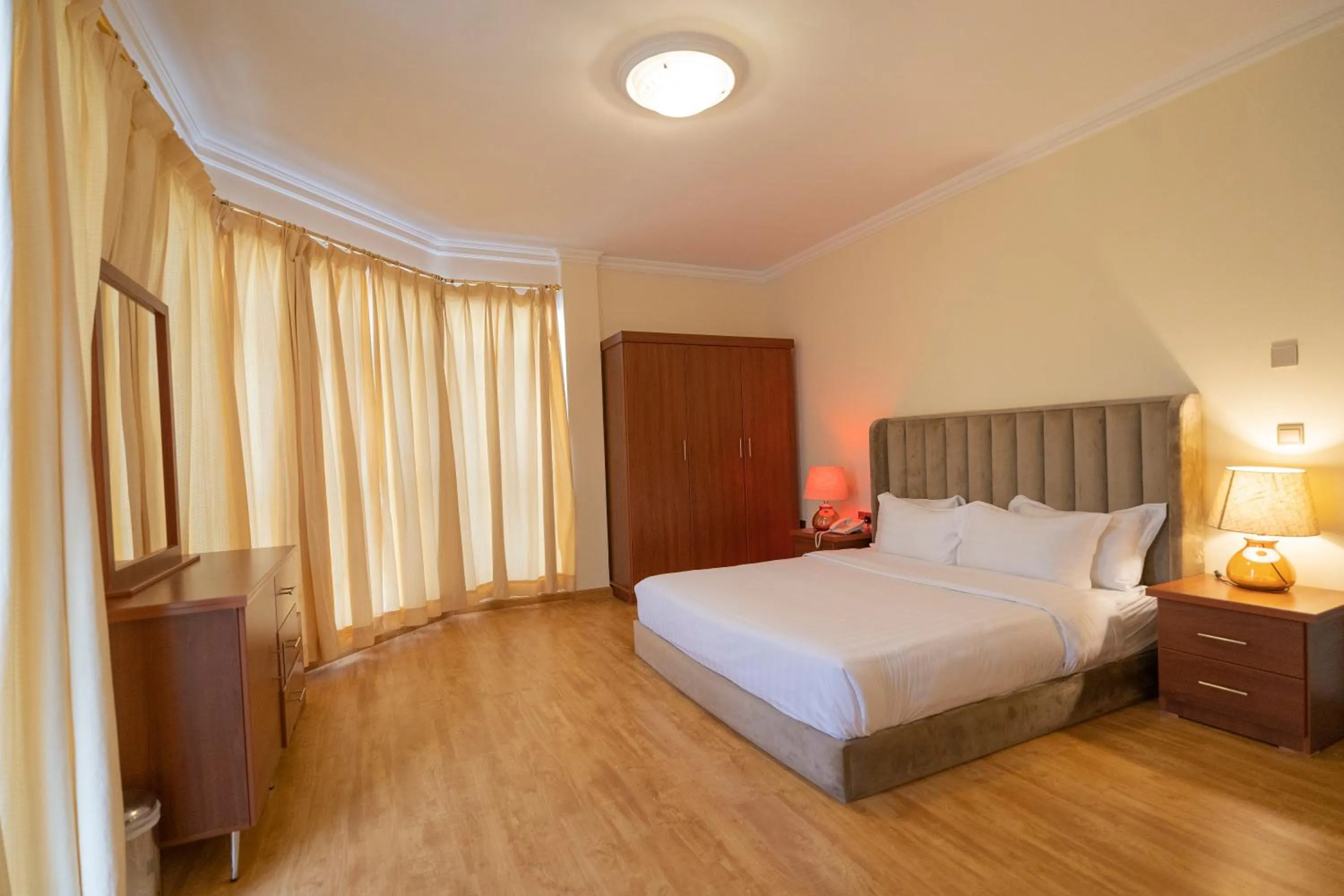 wardrobe, Bed in Majestic Hotel