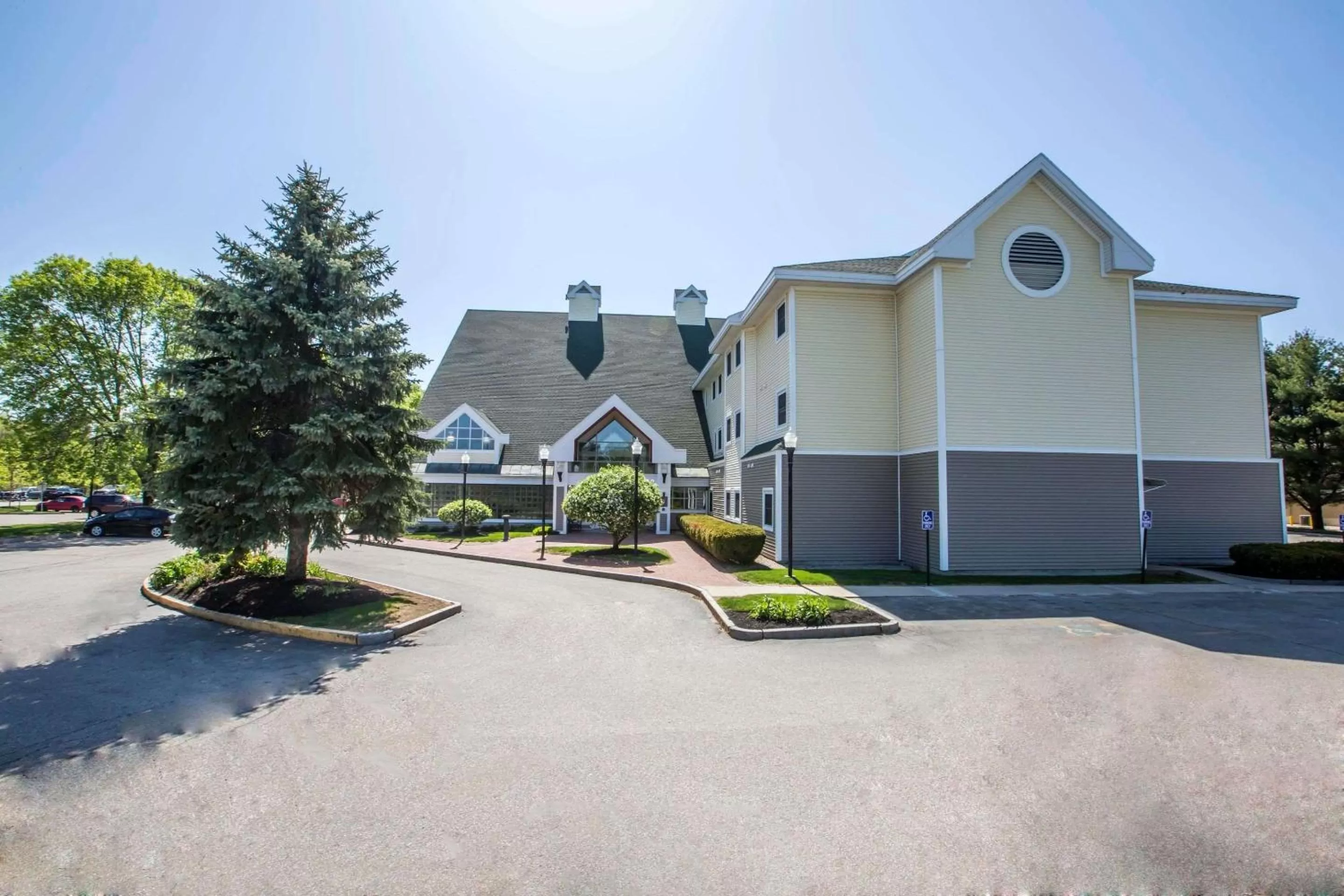 Property building in Comfort Inn Concord South End