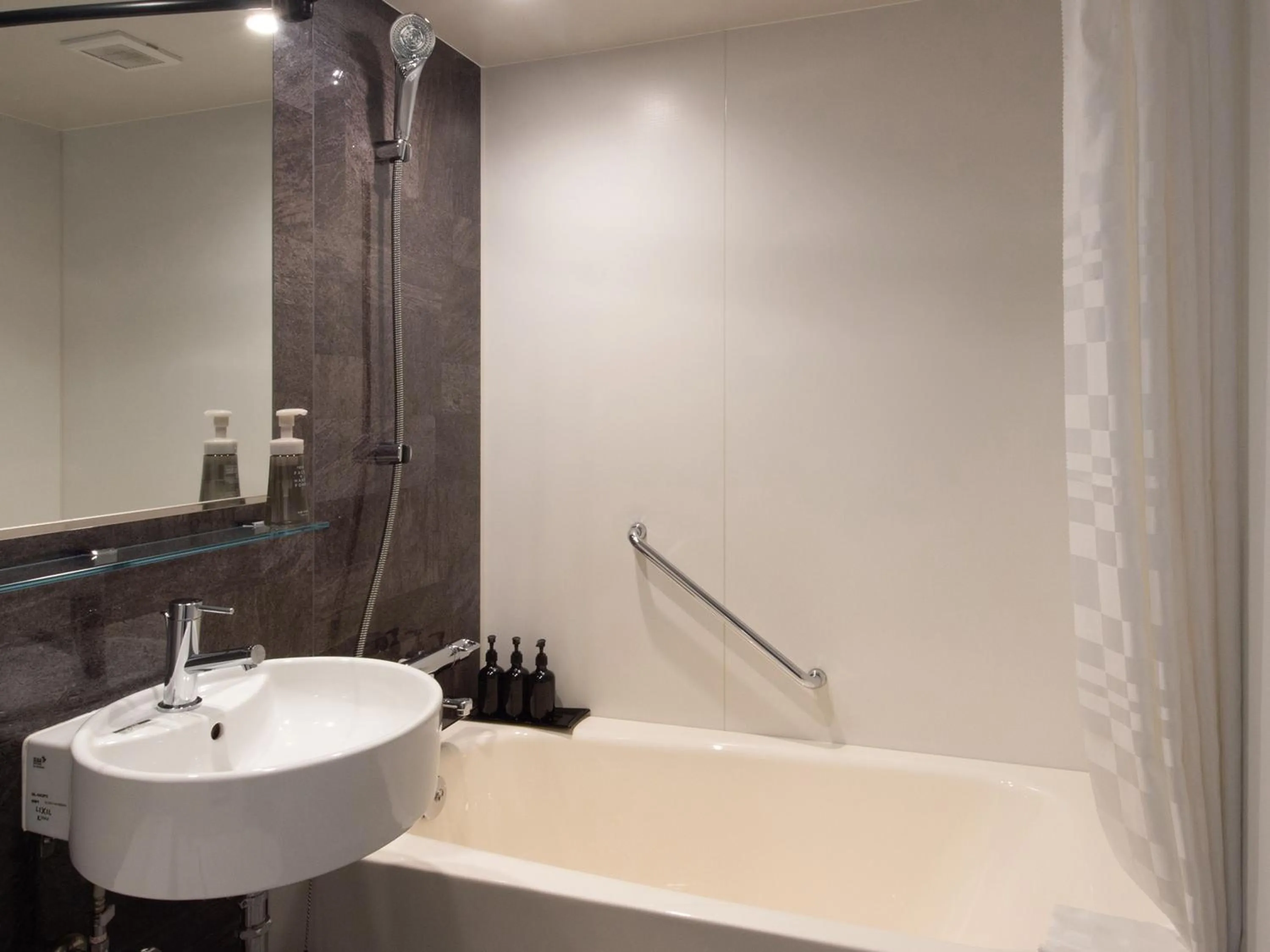 Bathroom in Hotel Resol Kyoto Kawaramachi Sanjo