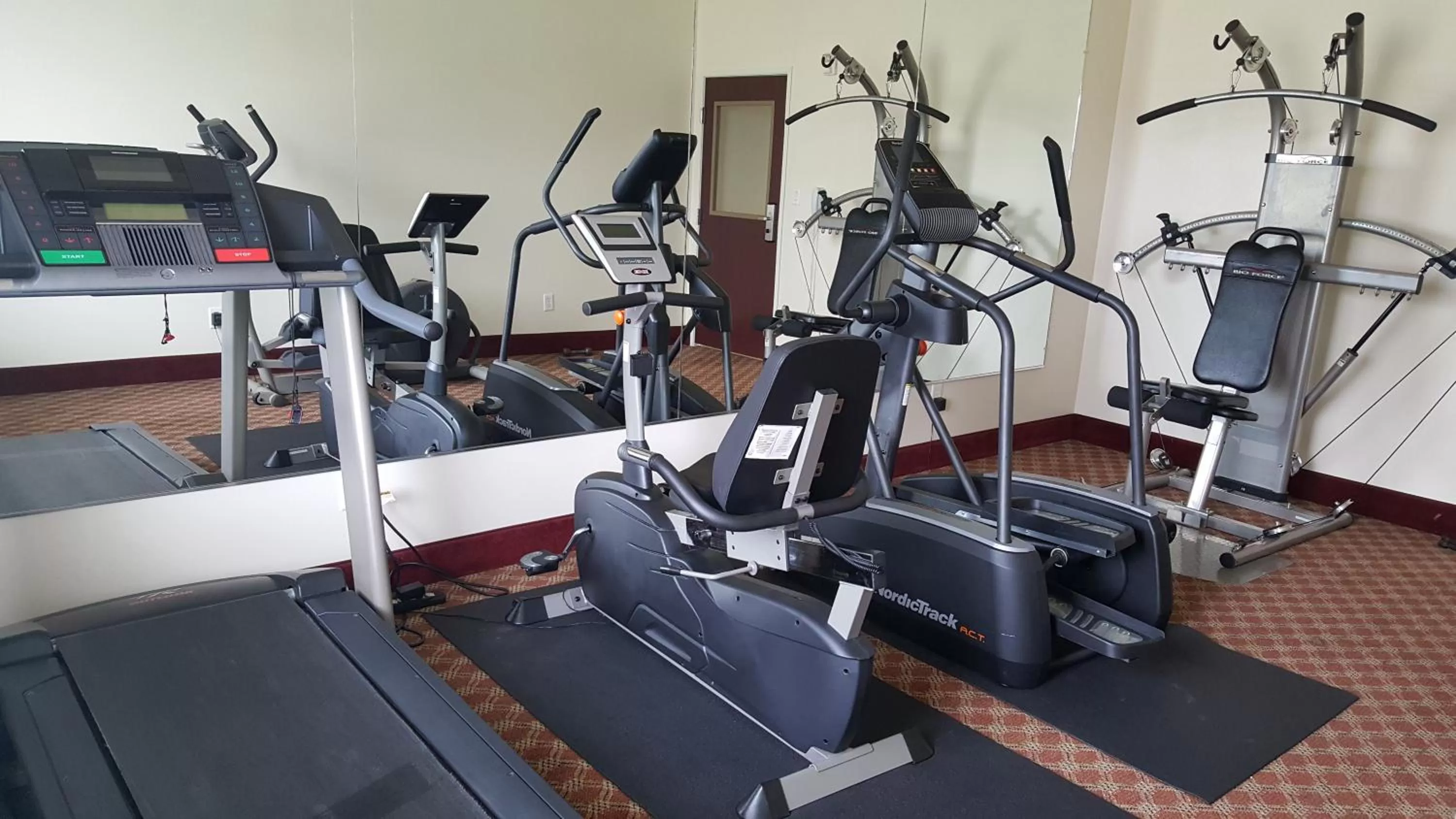 Fitness centre/facilities in Budget Host Inn and Suites Cameron