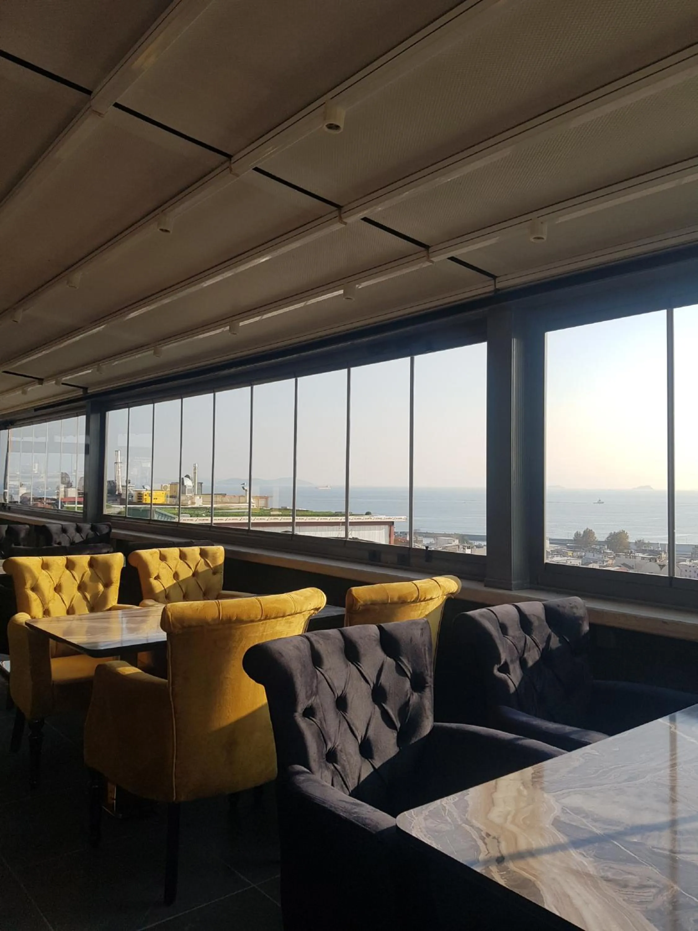 Restaurant/places to eat in Selenay Hotel