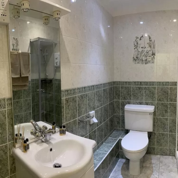 Bathroom in The Cottage Inn