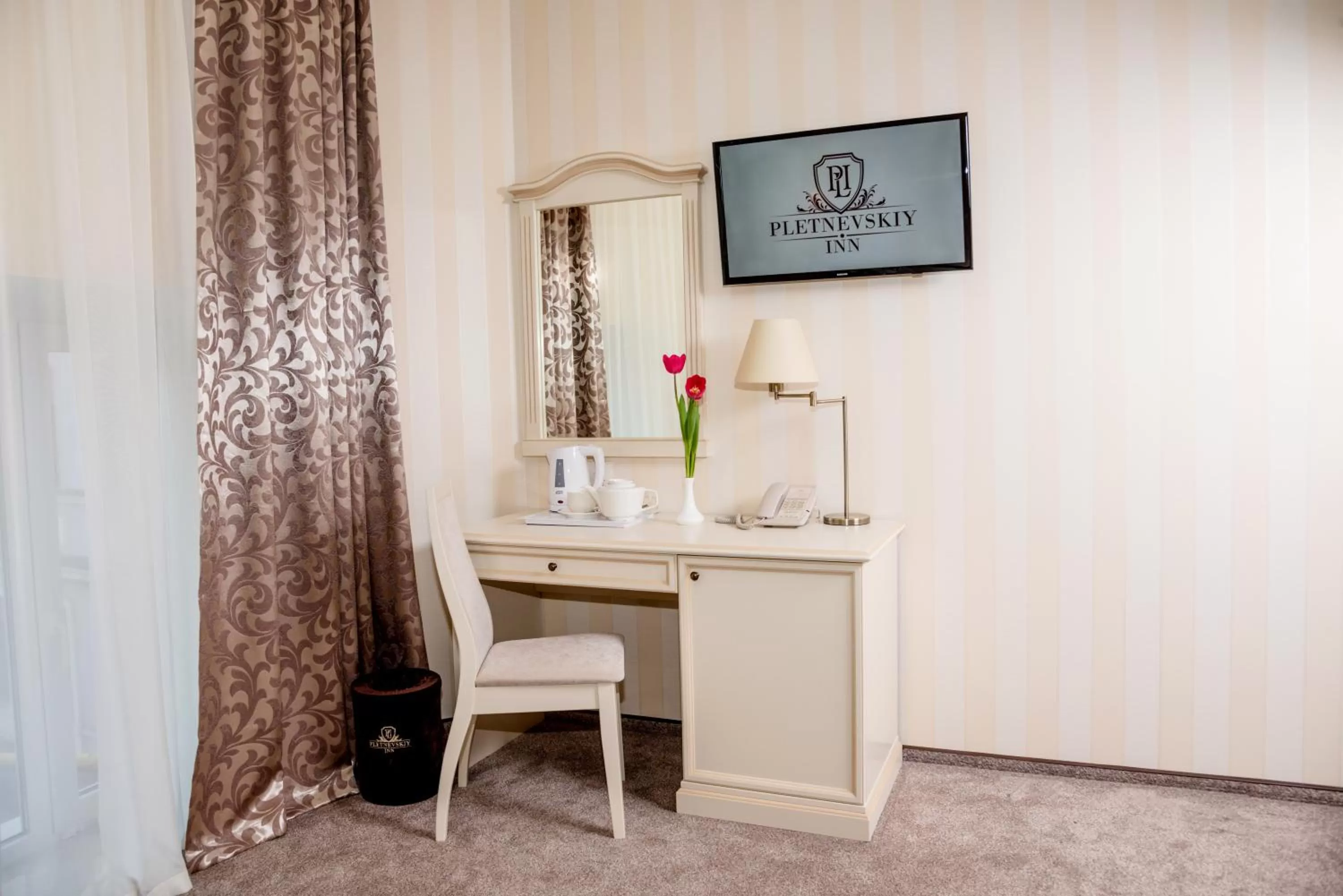 Photo of the whole room, TV/Entertainment Center in Pletnevskiy Inn