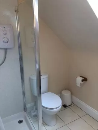 Bathroom in Jacobite Rose