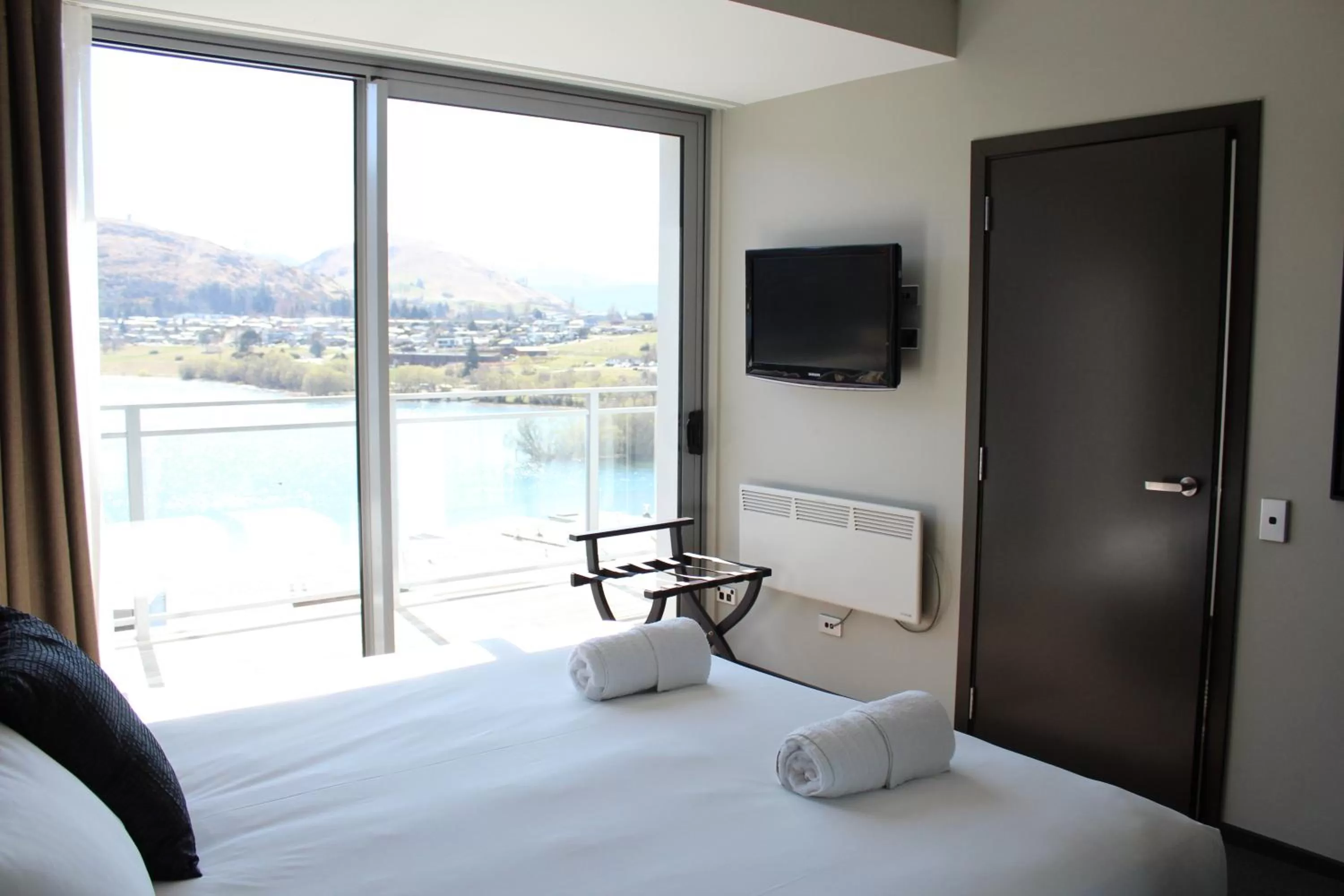 Day, Bed in Queenstown Village Apartments
