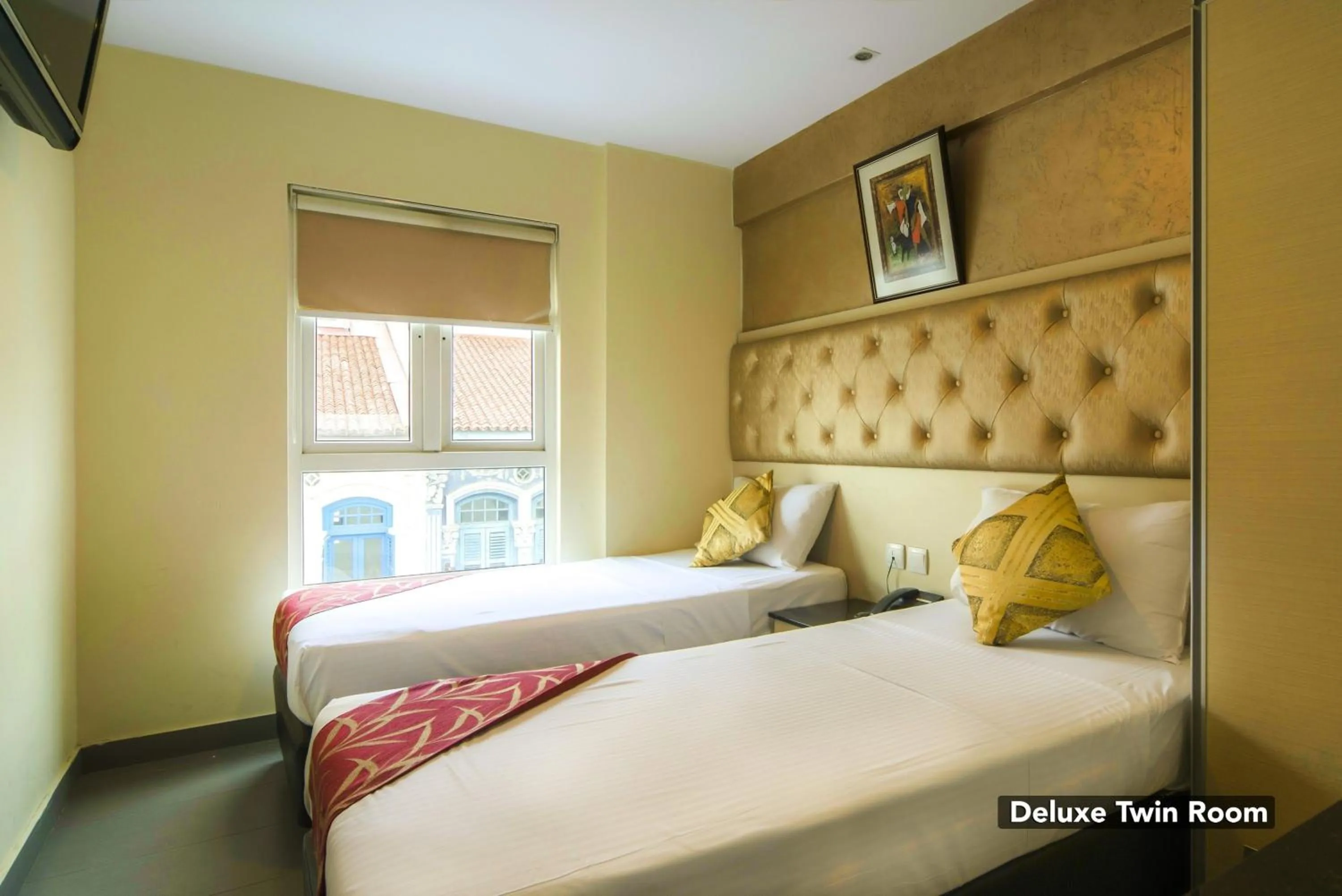 Photo of the whole room, Bed in Sandpiper Hotel Singapore