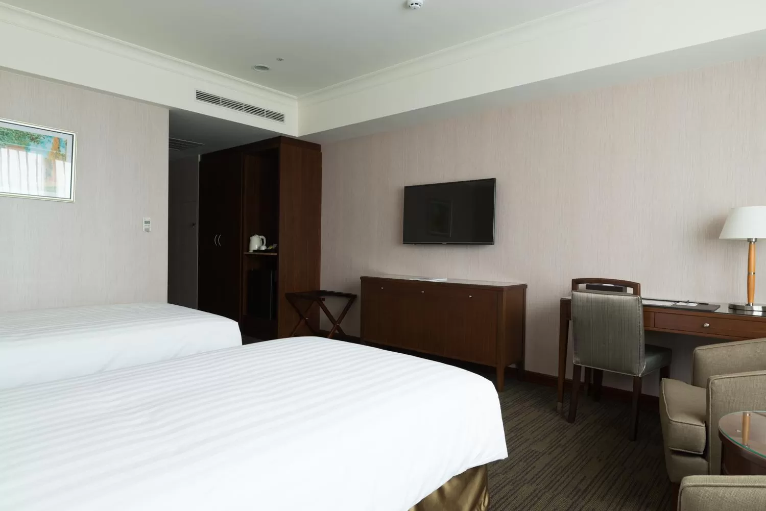 Bedroom, Bed in Fushin Hotel Taipei